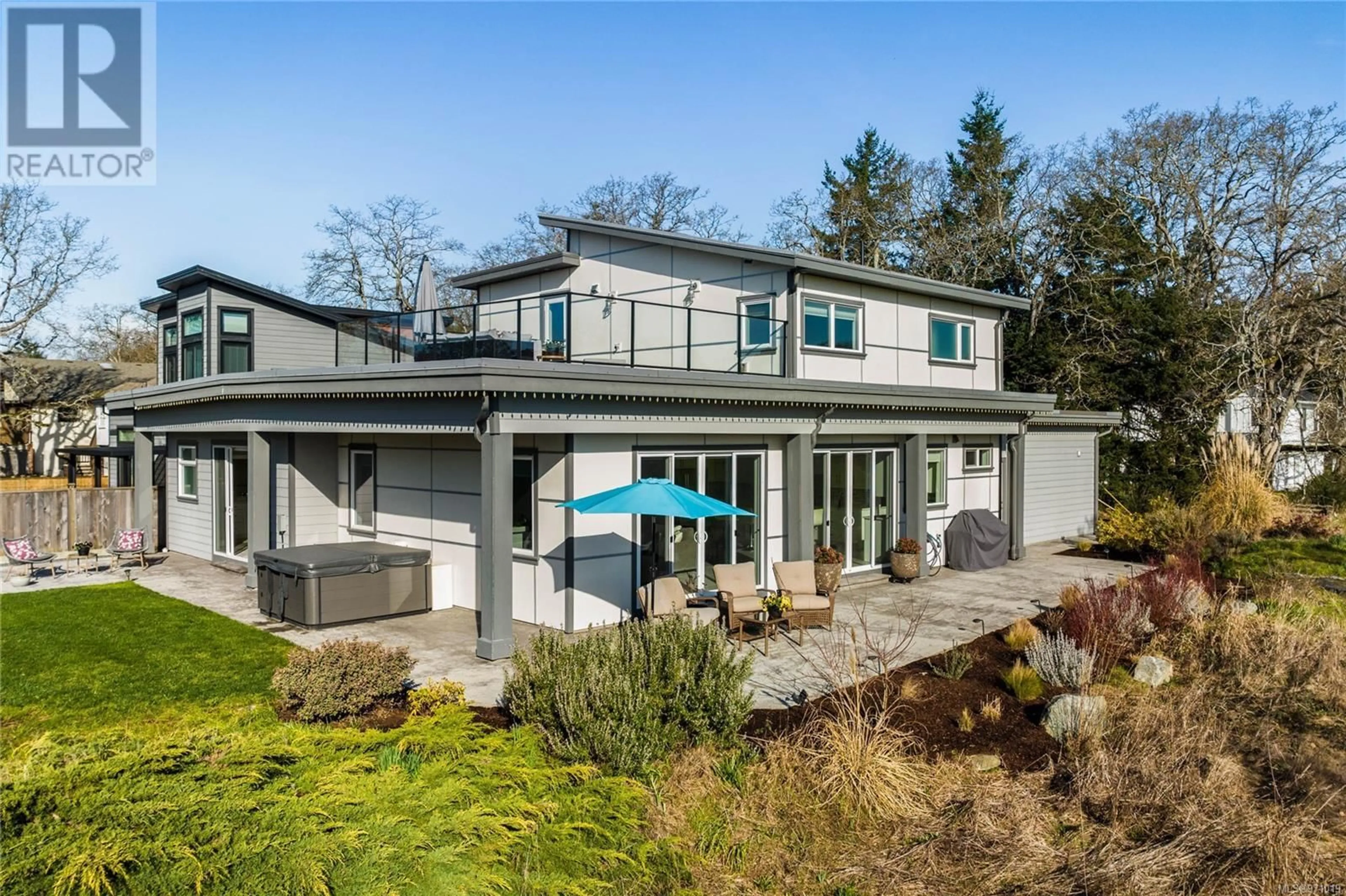 Frontside or backside of a home for 1297 Oakmount Rd, Saanich British Columbia V8P1M4