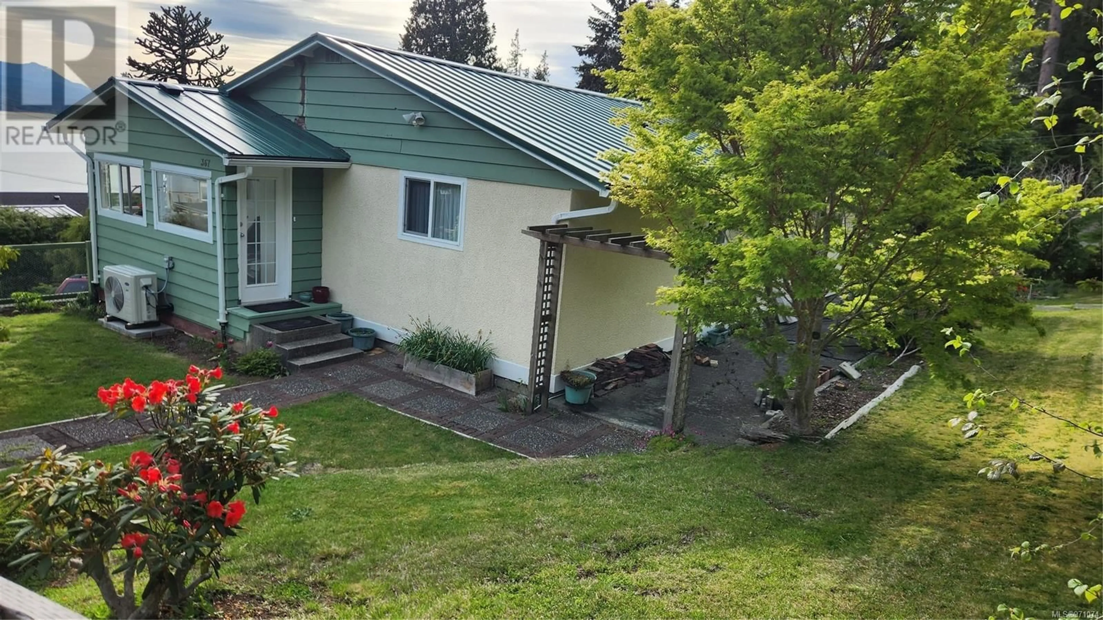 Frontside or backside of a home for 367 Pine St, Alert Bay British Columbia V0N1A0