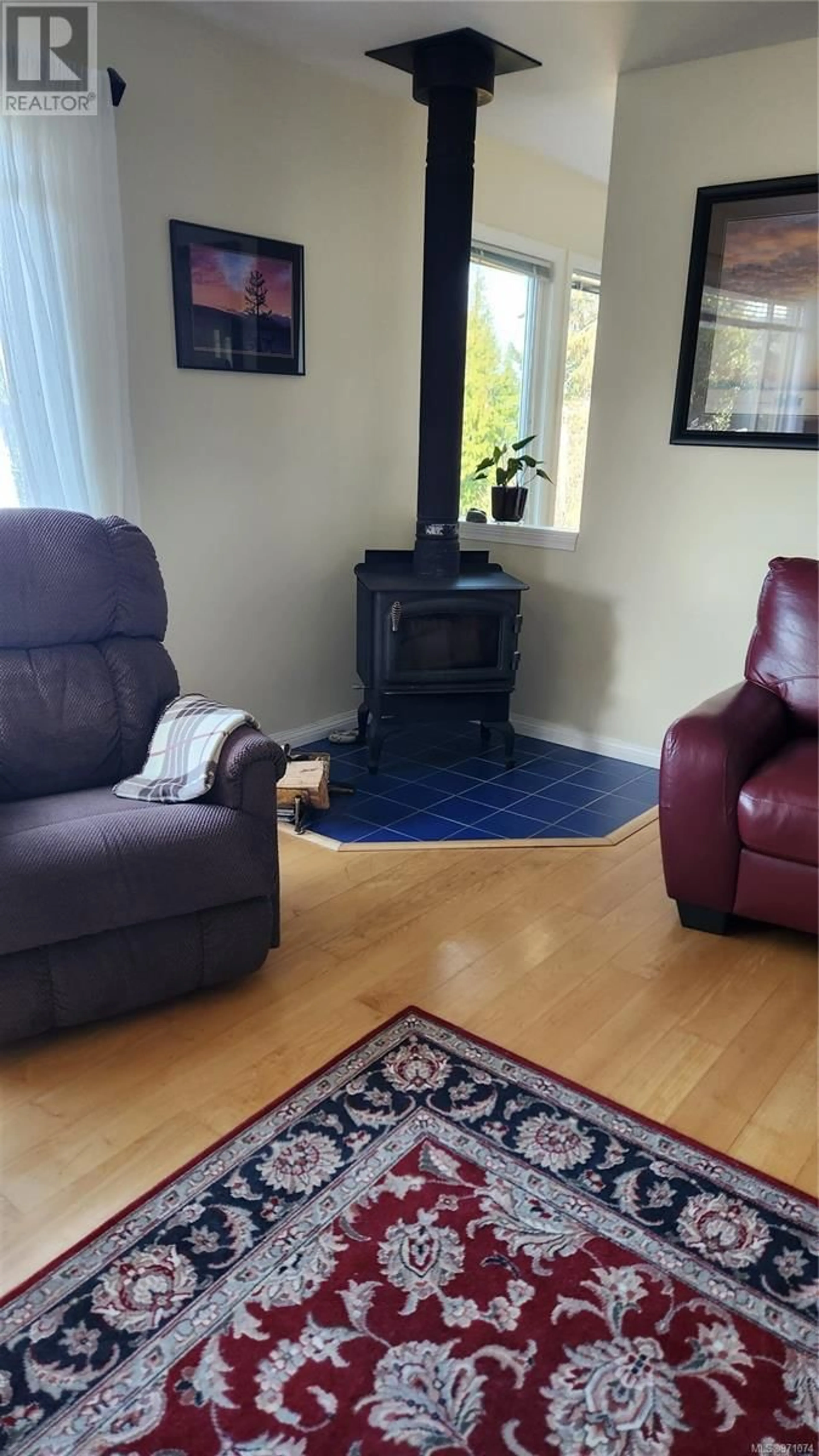 Living room for 367 Pine St, Alert Bay British Columbia V0N1A0