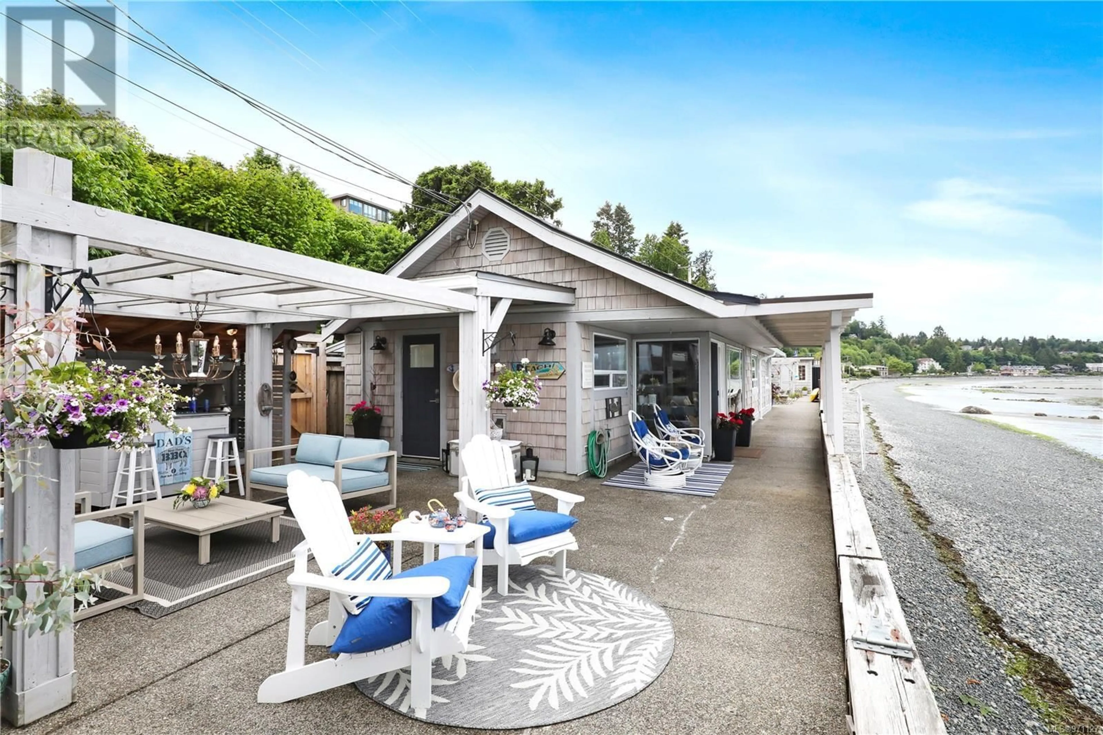 Patio for 2935 Island Hwy W, Qualicum Beach British Columbia V9K2H2