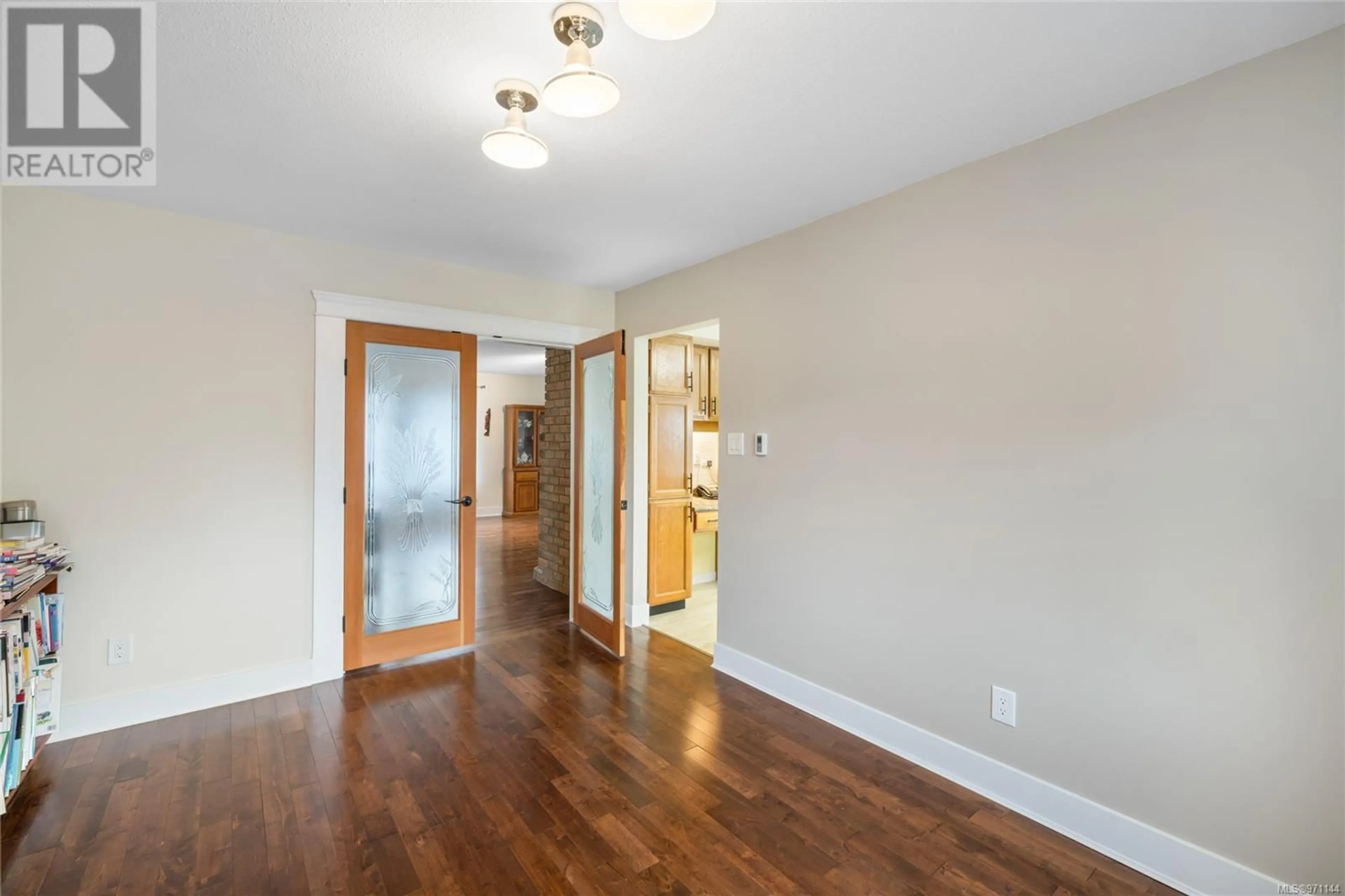 Indoor entryway for 214 Hoylake Rd W, Qualicum Beach British Columbia V9K1K5