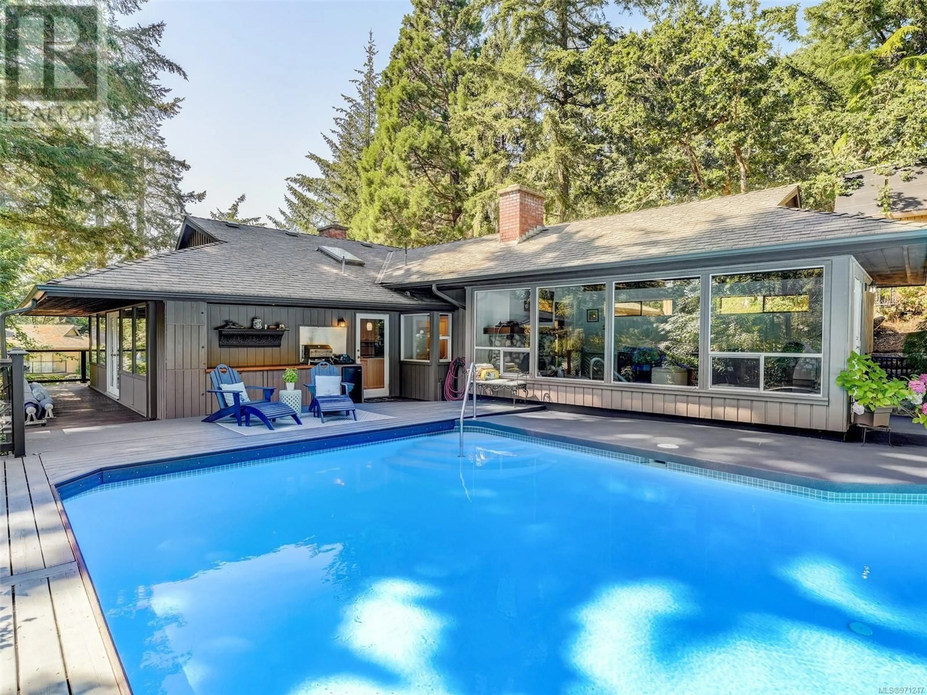 Indoor or outdoor pool for 4509 Edgewood Pl, Saanich British Columbia V8X2N8