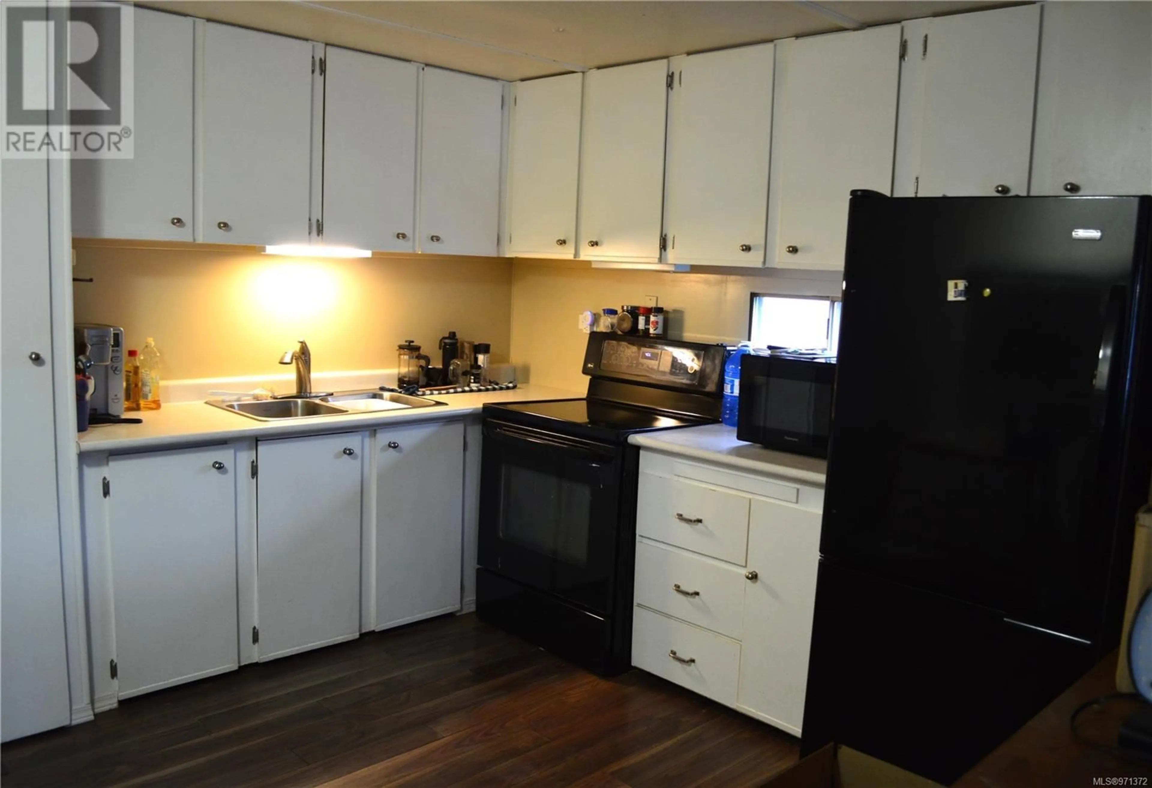 Standard kitchen, wood floors, cottage for 19 6820 Parklands Pl, Lantzville British Columbia V0R2H0