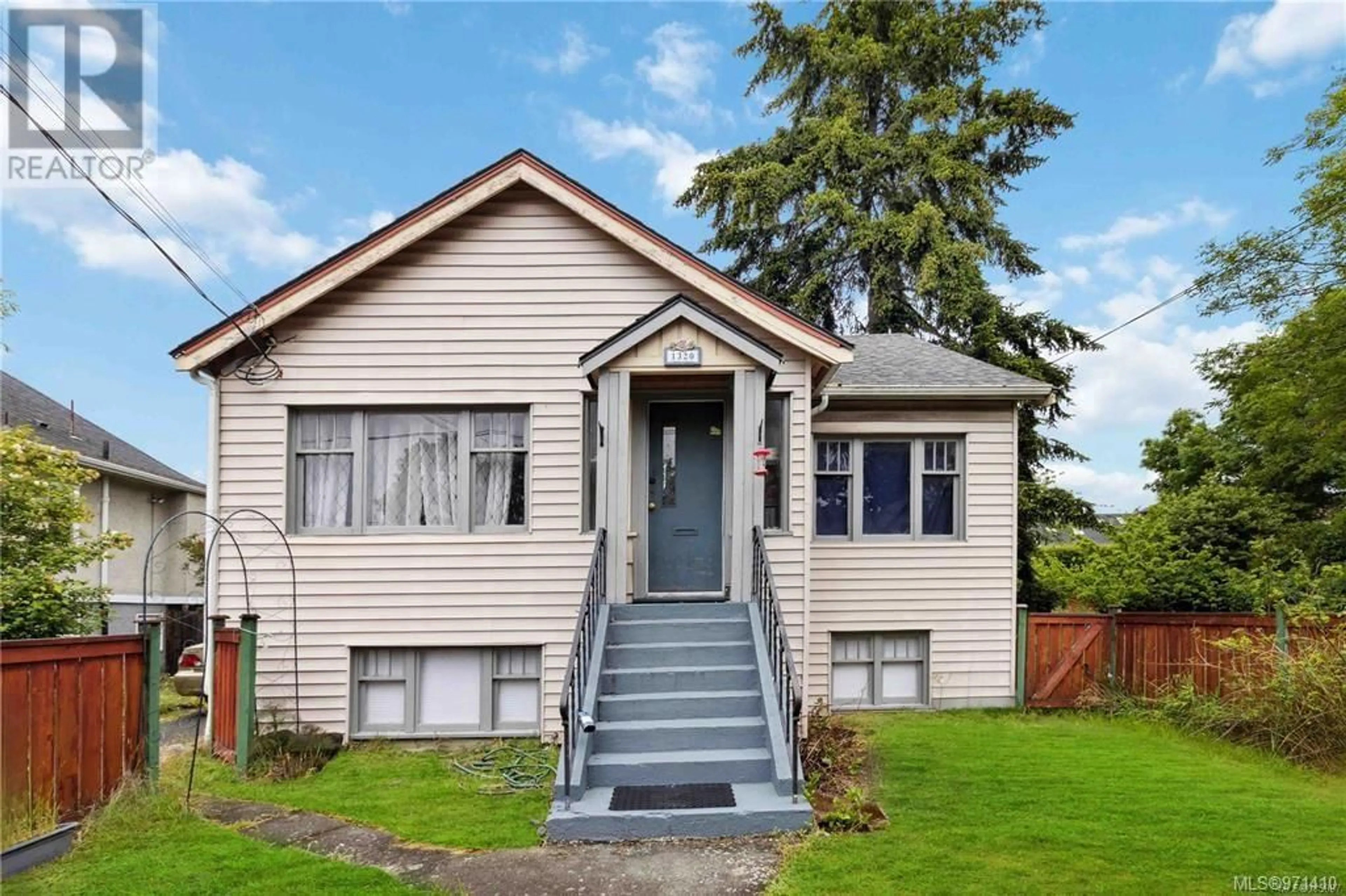 Frontside or backside of a home for 1320 Pandora Ave, Victoria British Columbia V8V3R5