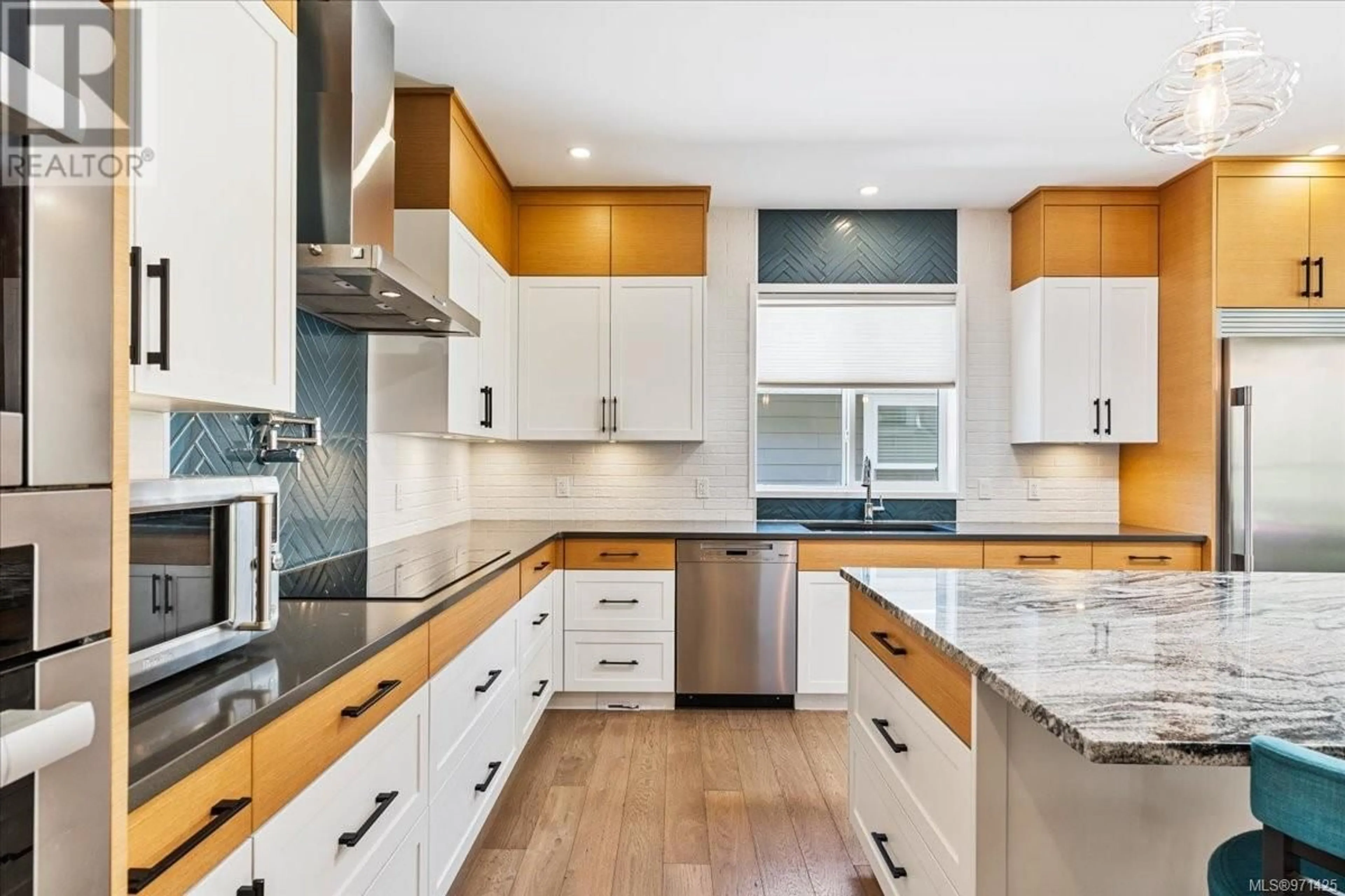 Contemporary kitchen for 1413 Champions Pl, Langford British Columbia V9B0R9