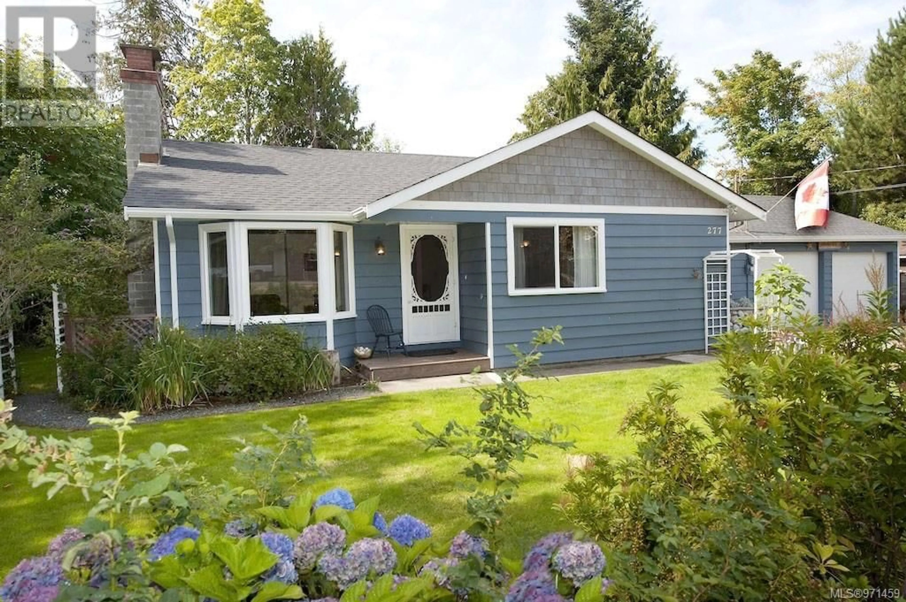 Home with vinyl exterior material for 277 Buller Rd, Qualicum Beach British Columbia V9K2B3