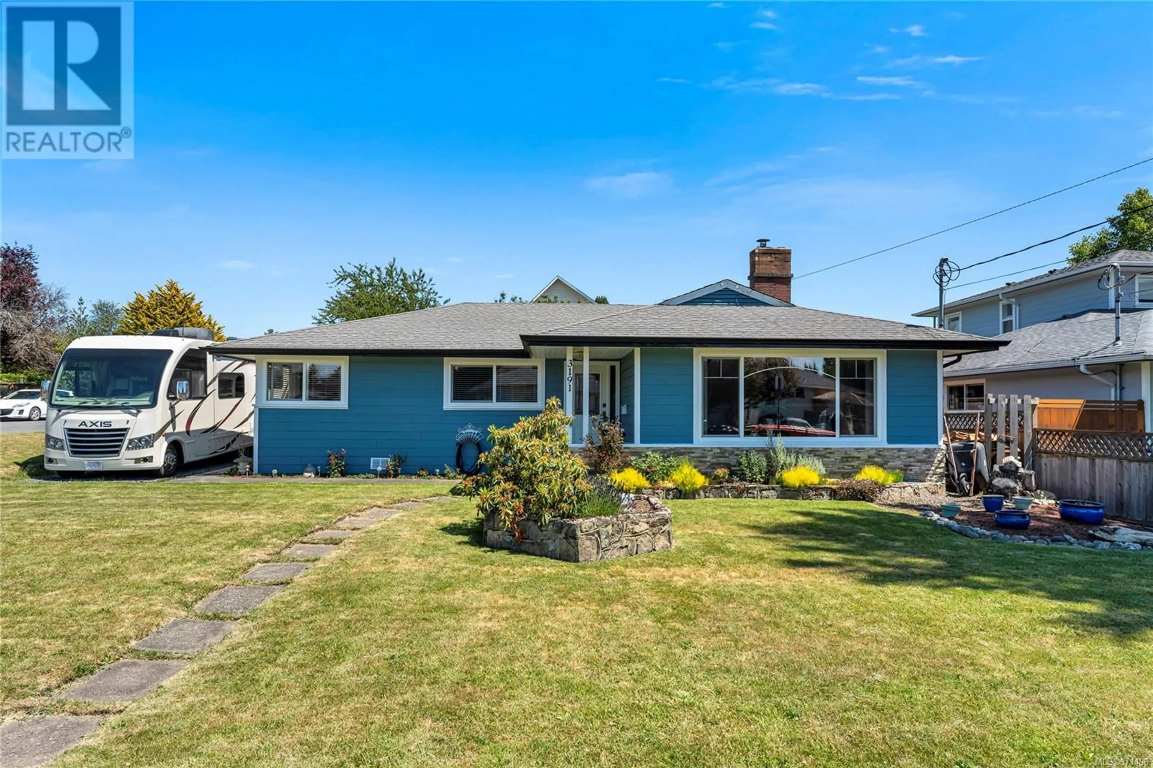 Frontside or backside of a home for 3191 Carman St, Saanich British Columbia V8P4M2