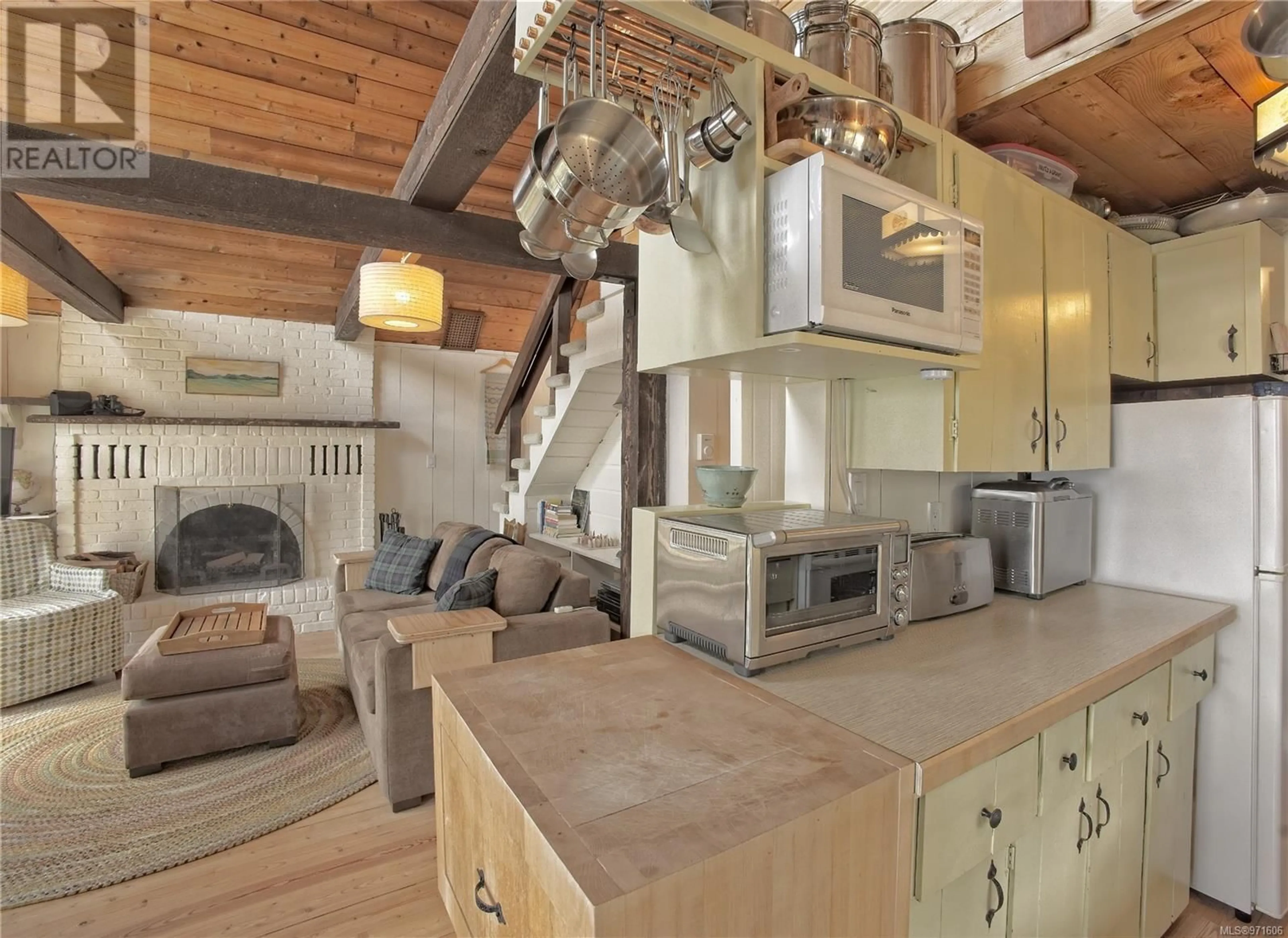 Open concept kitchen for 193 Monteith Rd, Salt Spring British Columbia V8K1H4