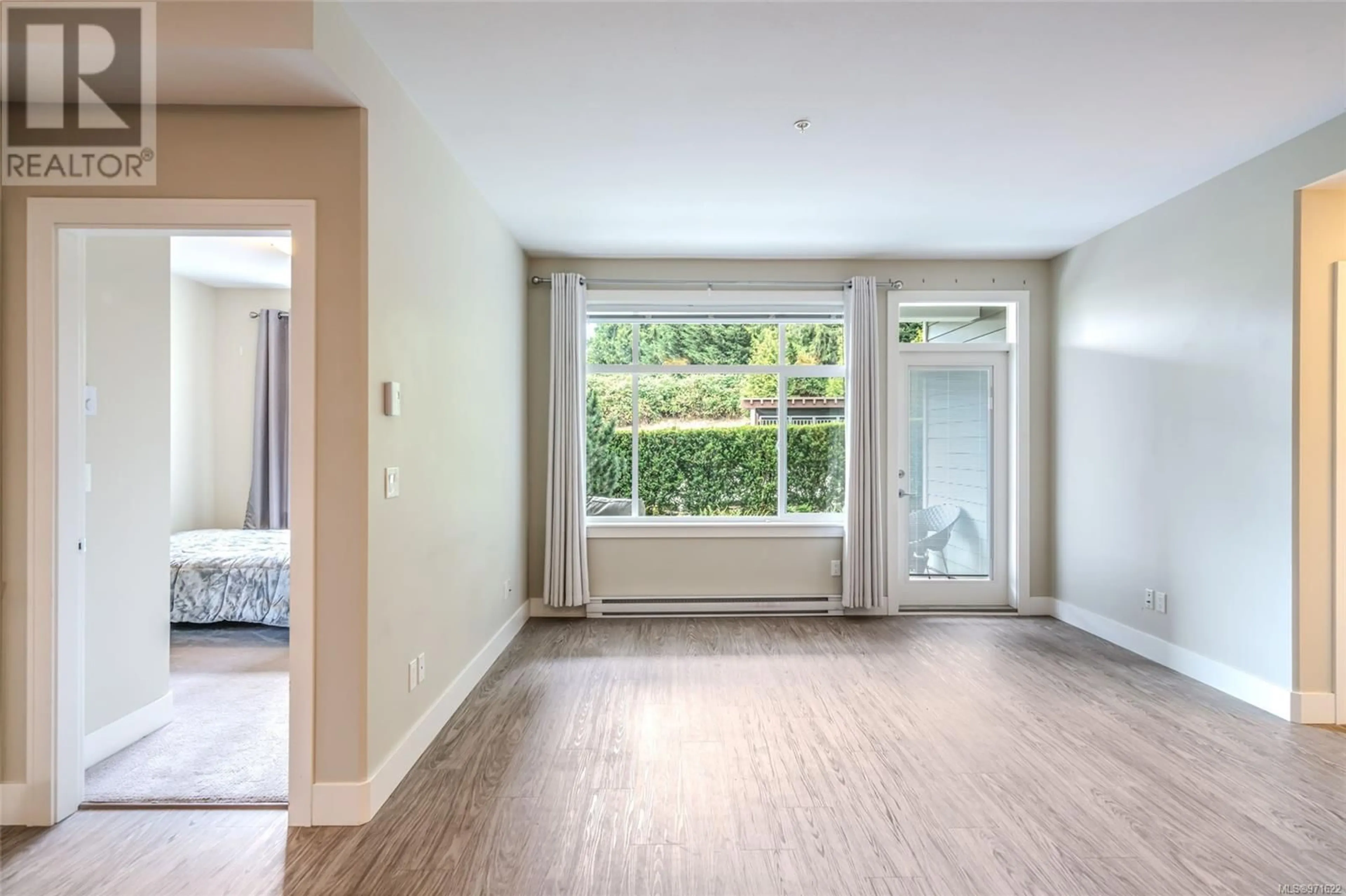 Indoor entryway, wood floors for 105 4960 Songbird Pl, Nanaimo British Columbia V9T0H7