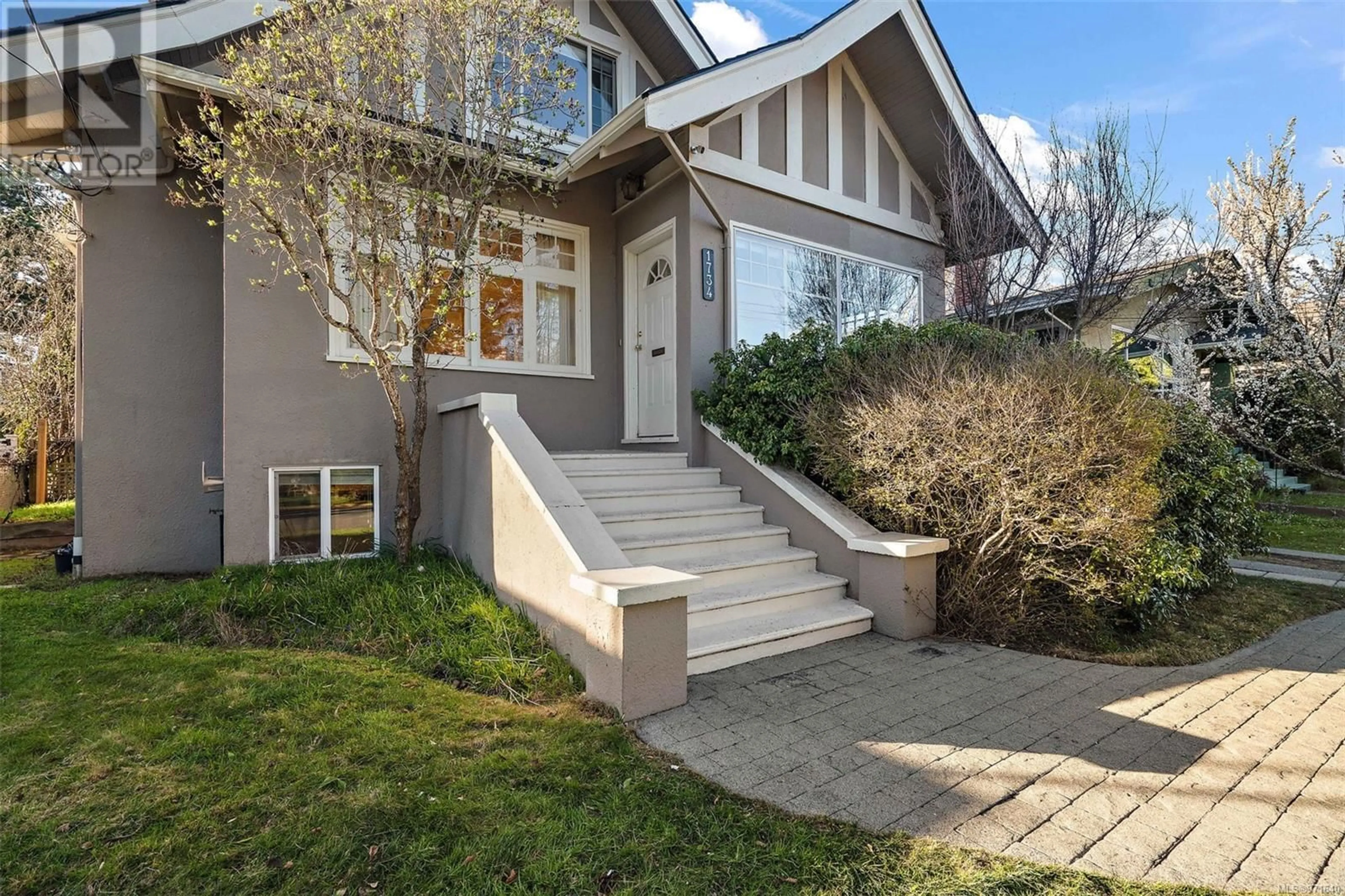 Frontside or backside of a home for 1734 Lulie St, Oak Bay British Columbia V8R5W6