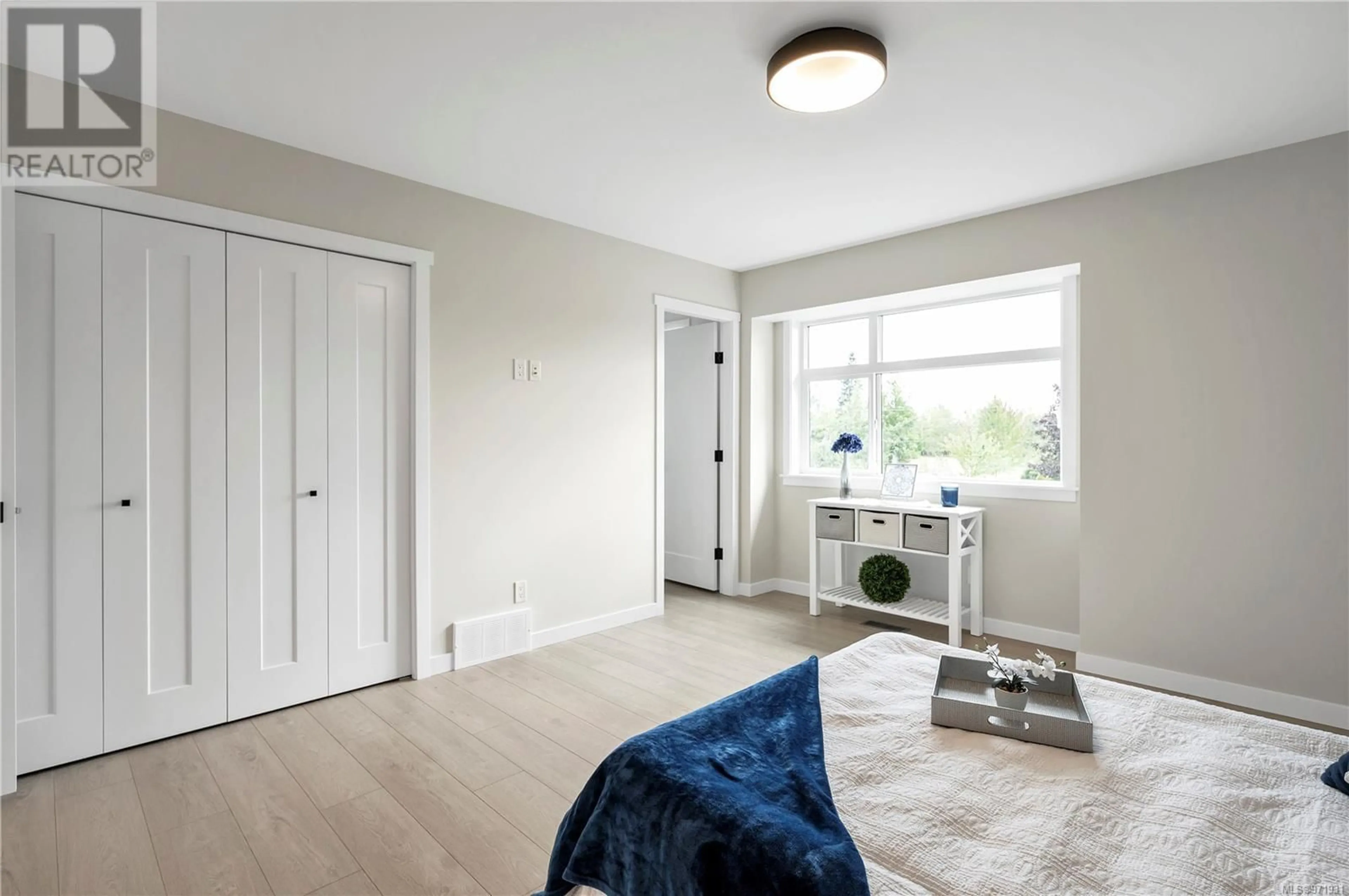 Indoor entryway, wood floors for B 2118 Nikola Pl, Campbell River British Columbia V9W6H9