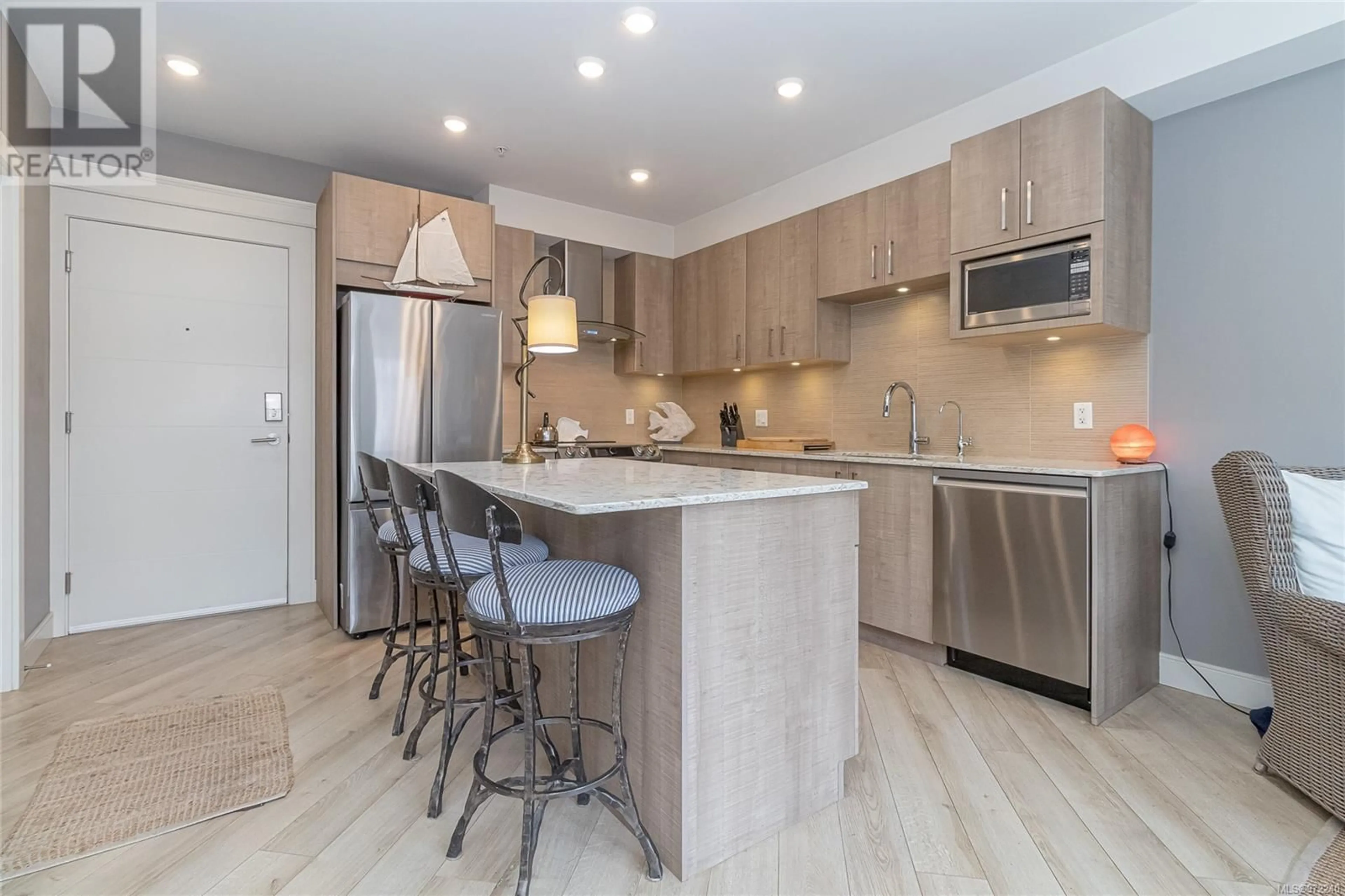 Open concept kitchen for 303 300 Michigan St, Victoria British Columbia V8V1R5