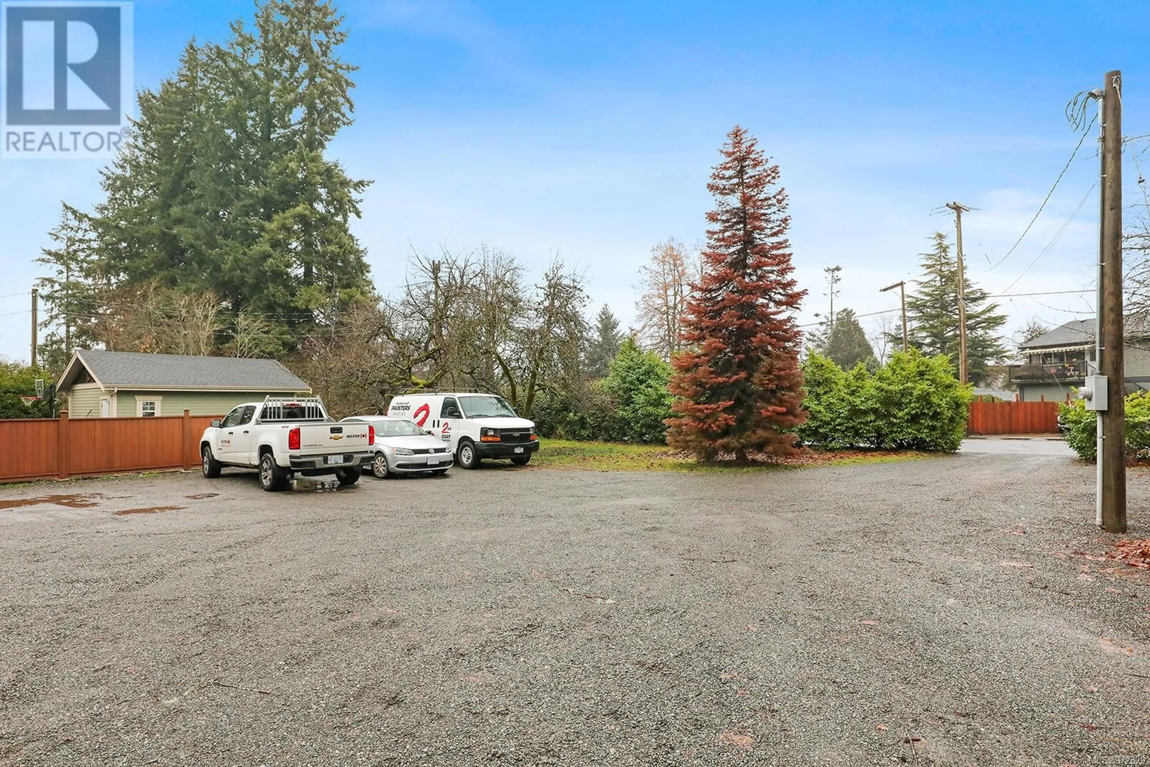 A pic from outside/outdoor area/front of a property/back of a property/a pic from drone, unknown for 1241 5th St, Courtenay British Columbia V9N1L7