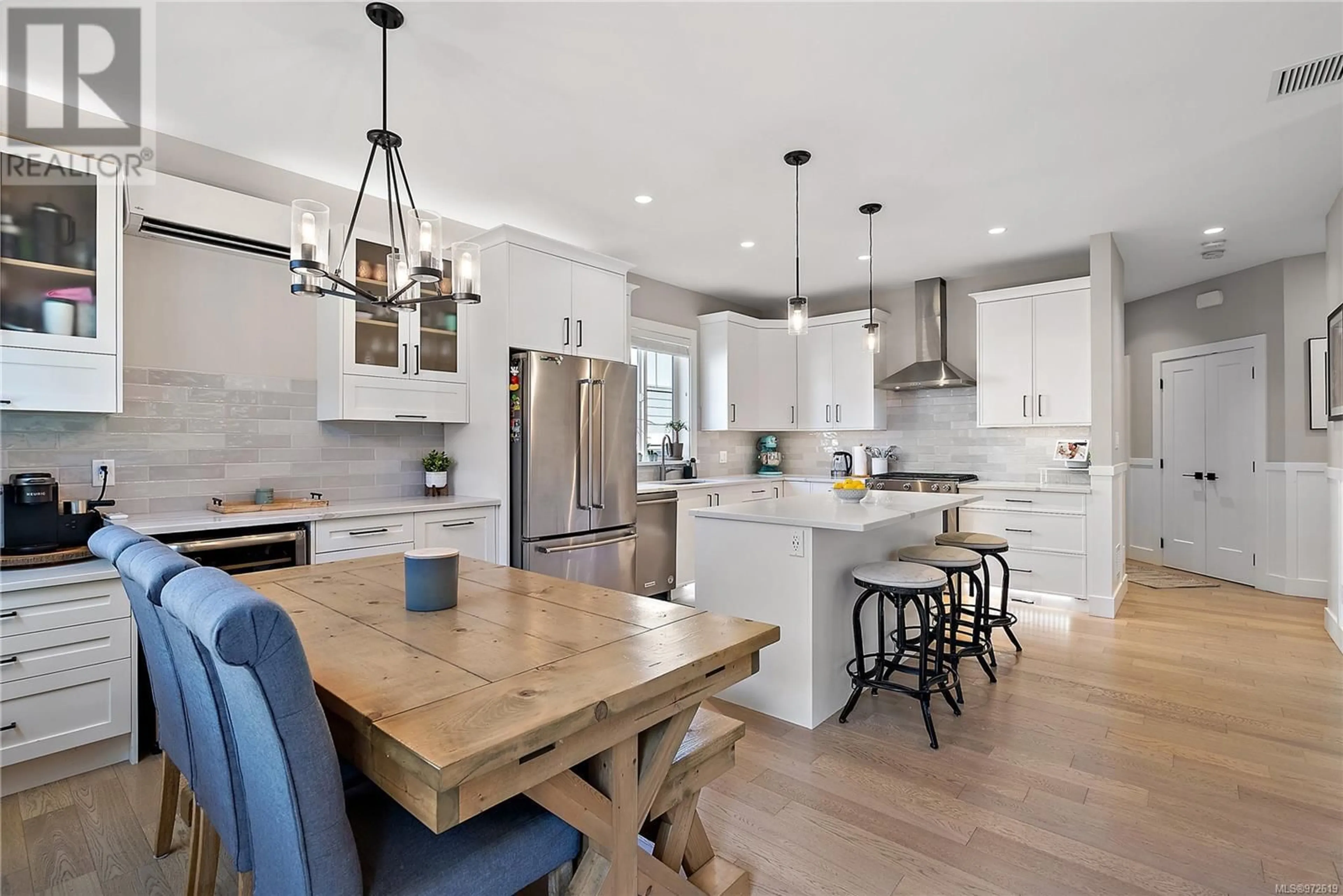 Contemporary kitchen for 2166 Timber Ridge Crt, Central Saanich British Columbia V8M1M2