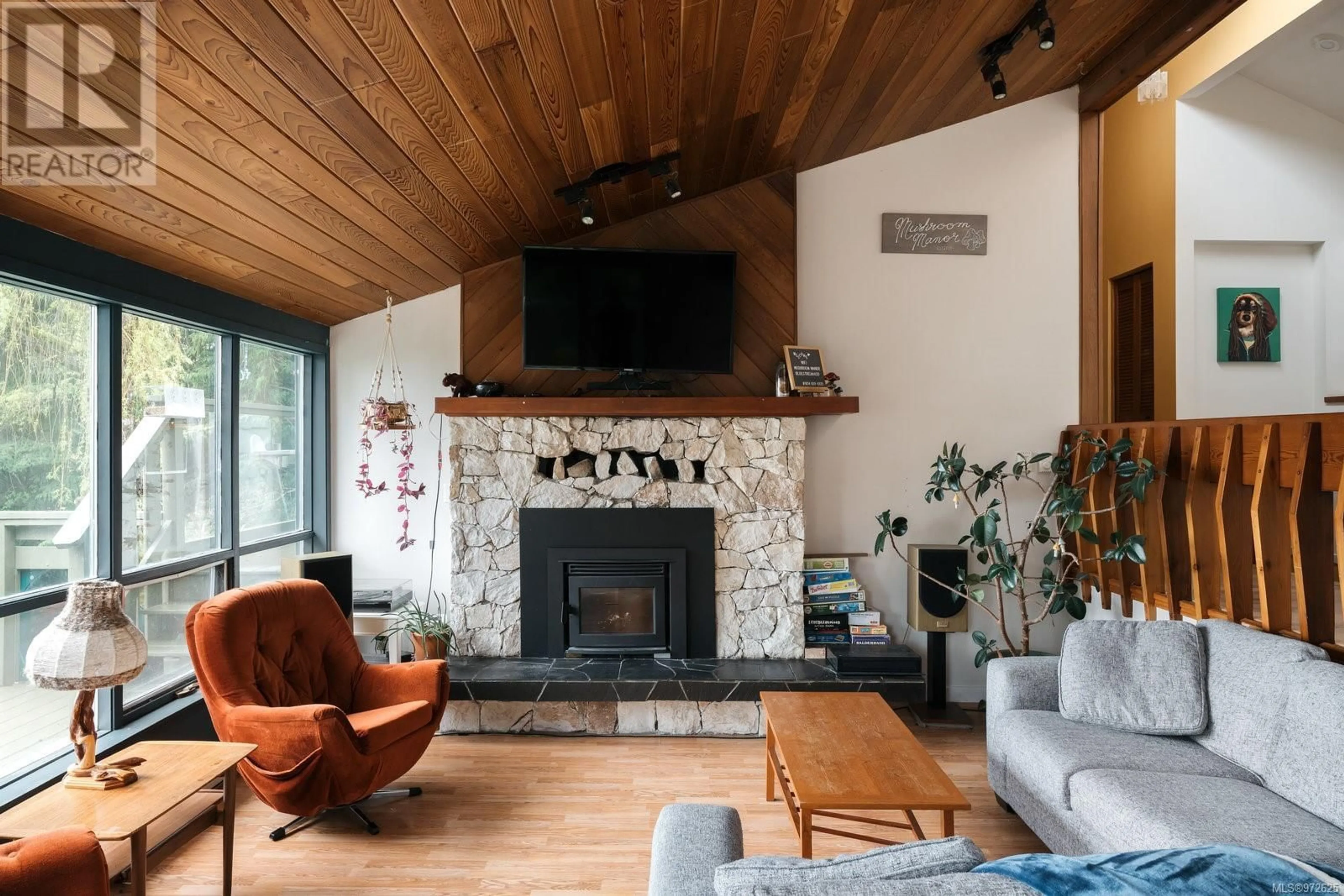 Living room, wood floors for 181 Devine Dr, Salt Spring British Columbia V8K2H5