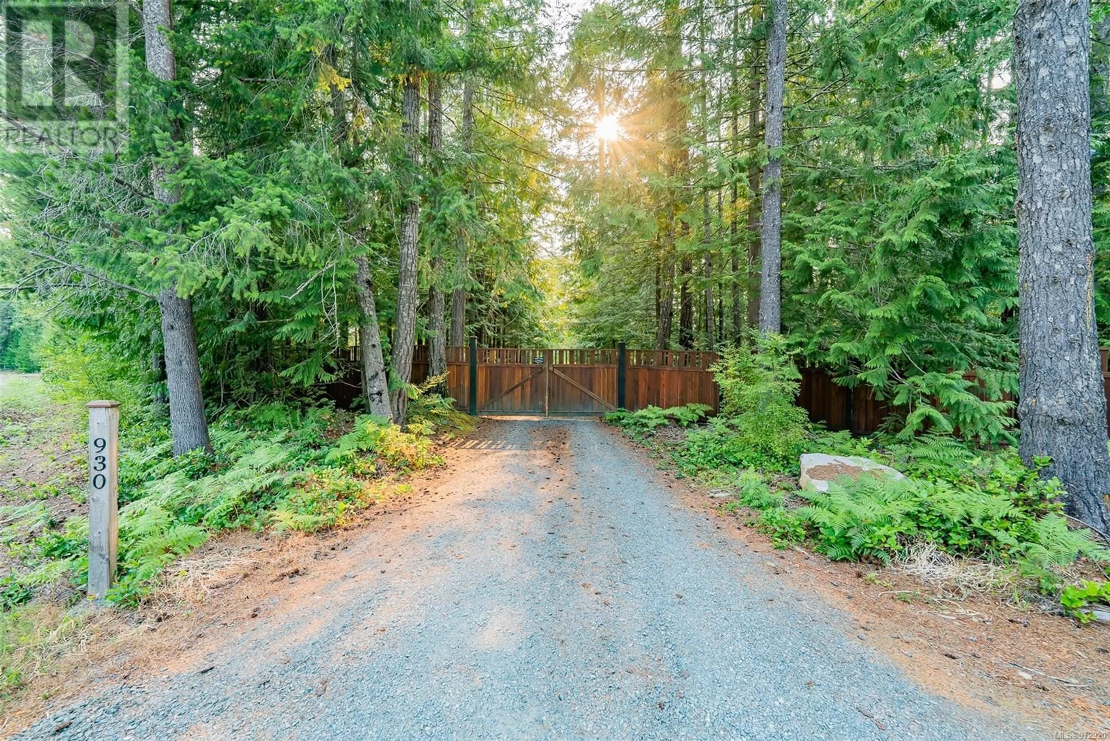 Patio, forest for 930 Spider Lake Rd, Qualicum Beach British Columbia V9K2L7