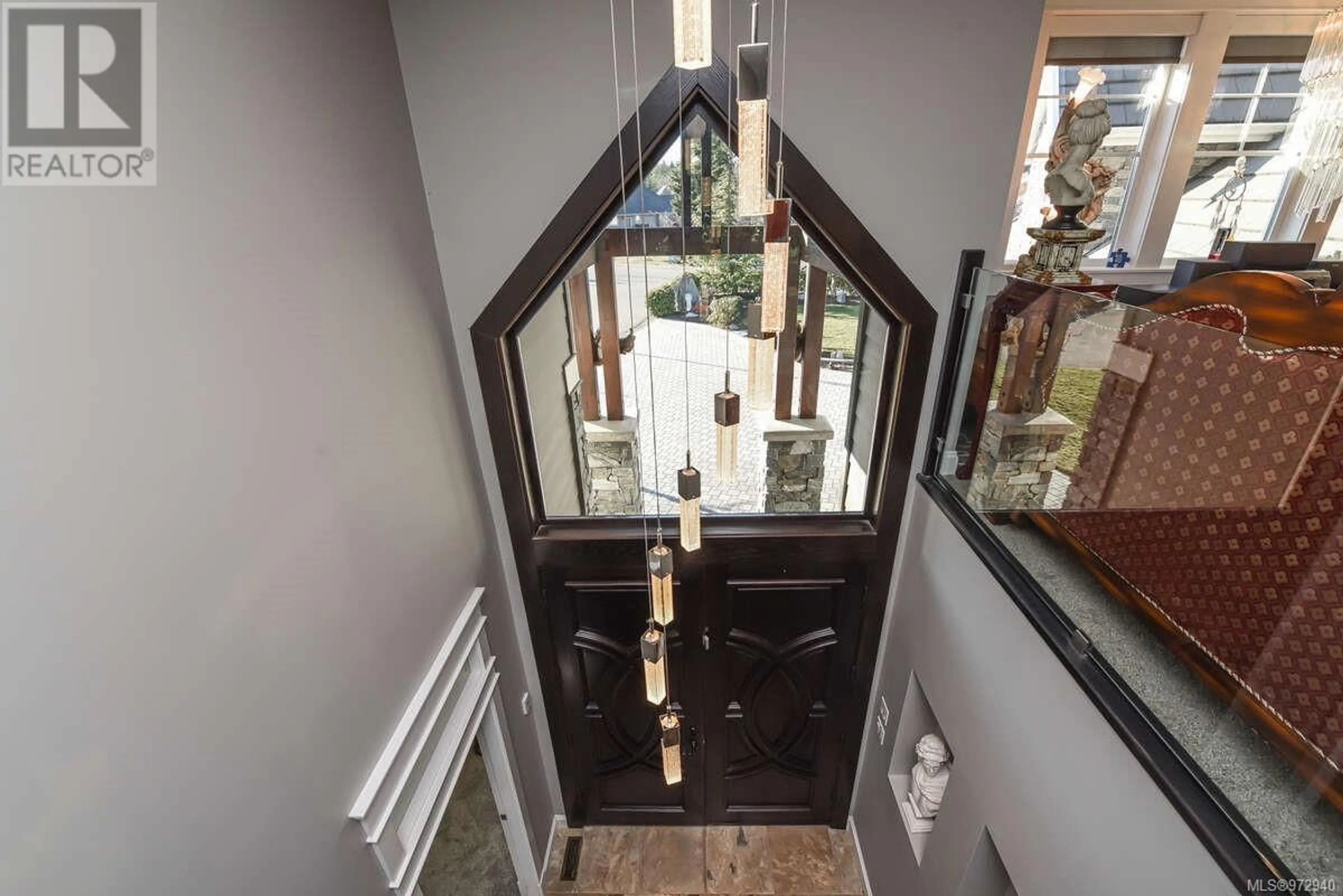 Indoor entryway, wood floors for 3376 Majestic Dr, Courtenay British Columbia V9N9X6