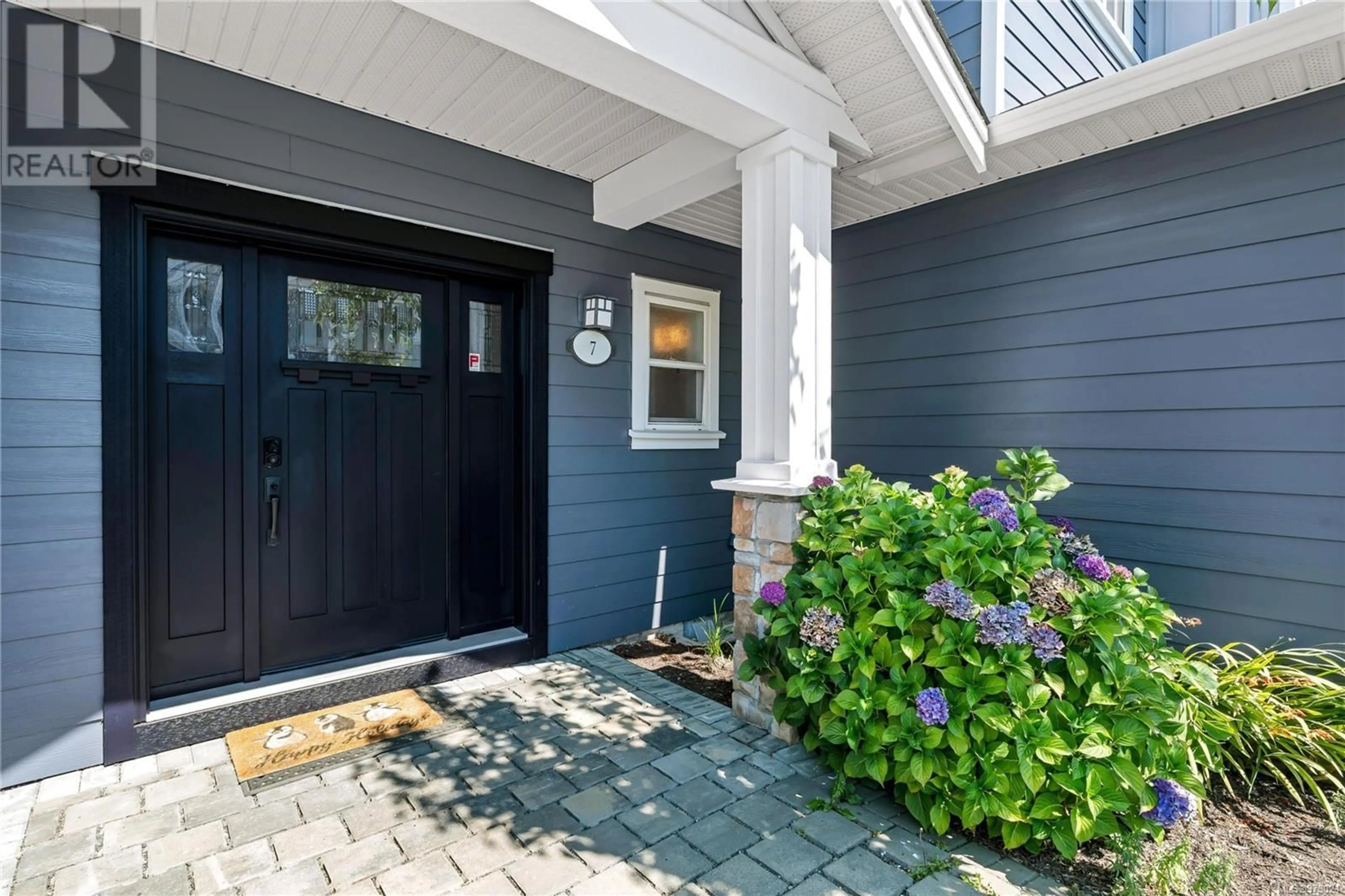 Indoor entryway for 7 1880 Laval Ave, Saanich British Columbia V8N0A5