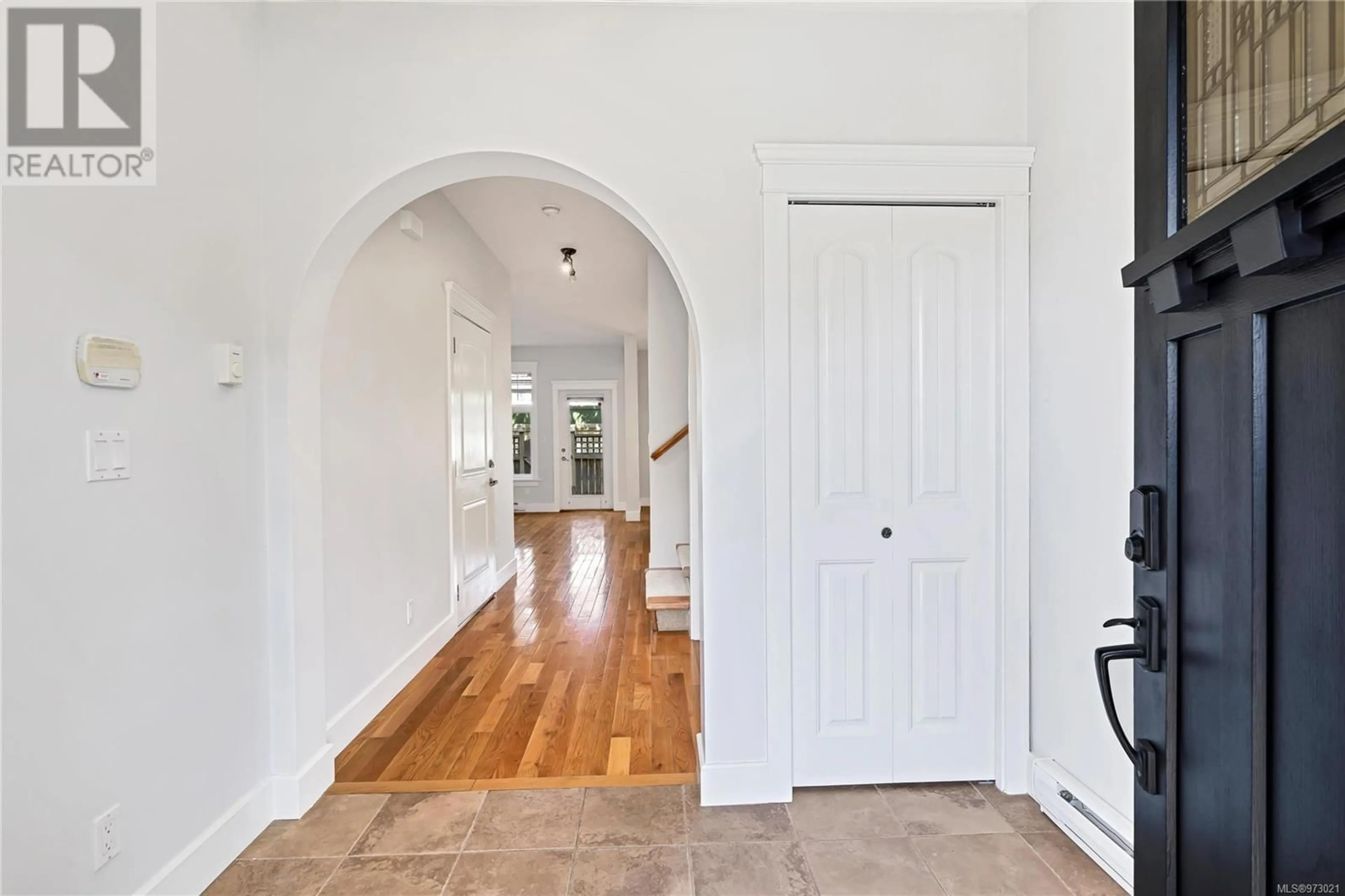 Indoor entryway for 7 1880 Laval Ave, Saanich British Columbia V8N0A5