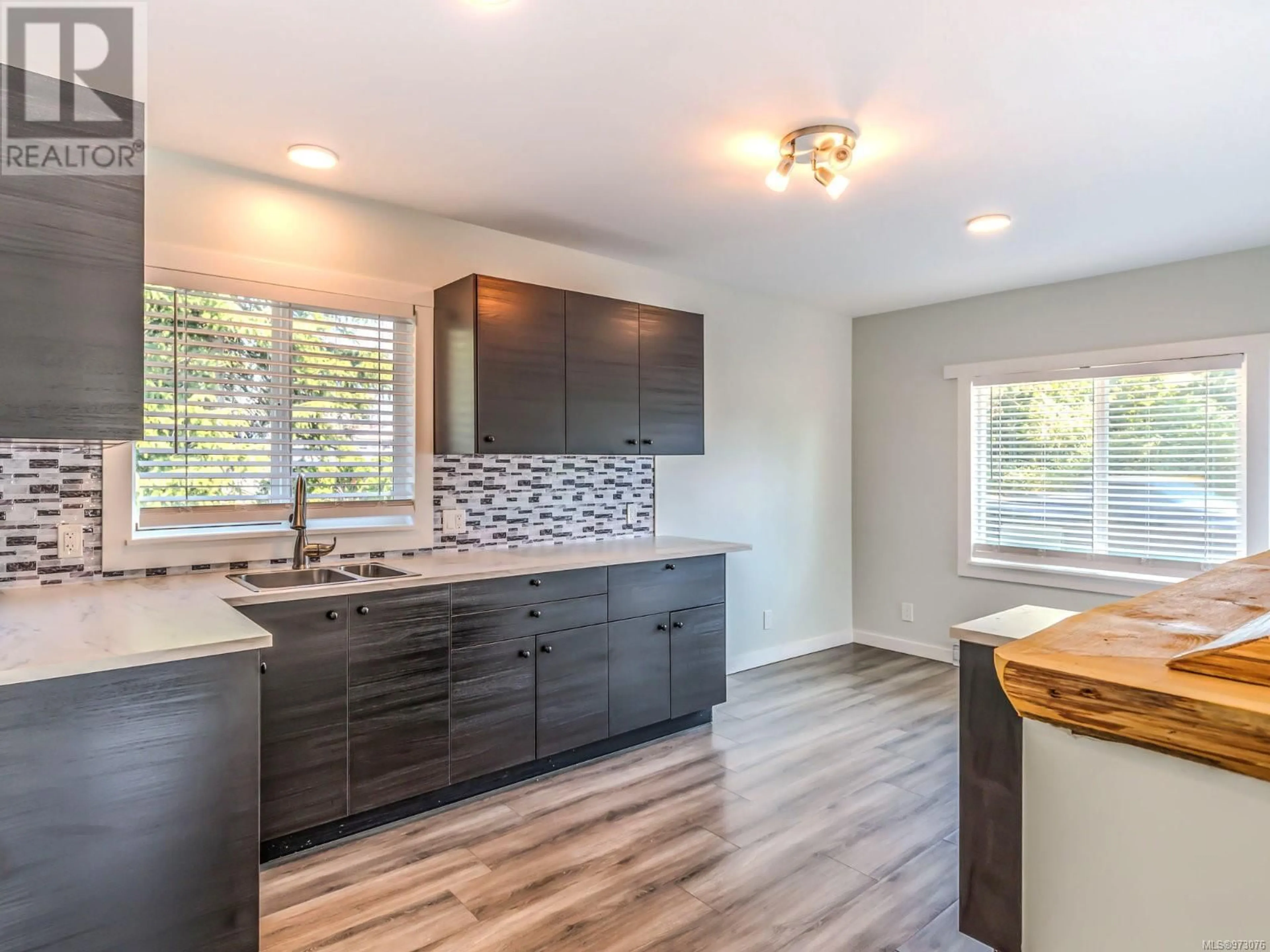 Open concept kitchen for 5013 Melrose St, Port Alberni British Columbia V9Y1K1