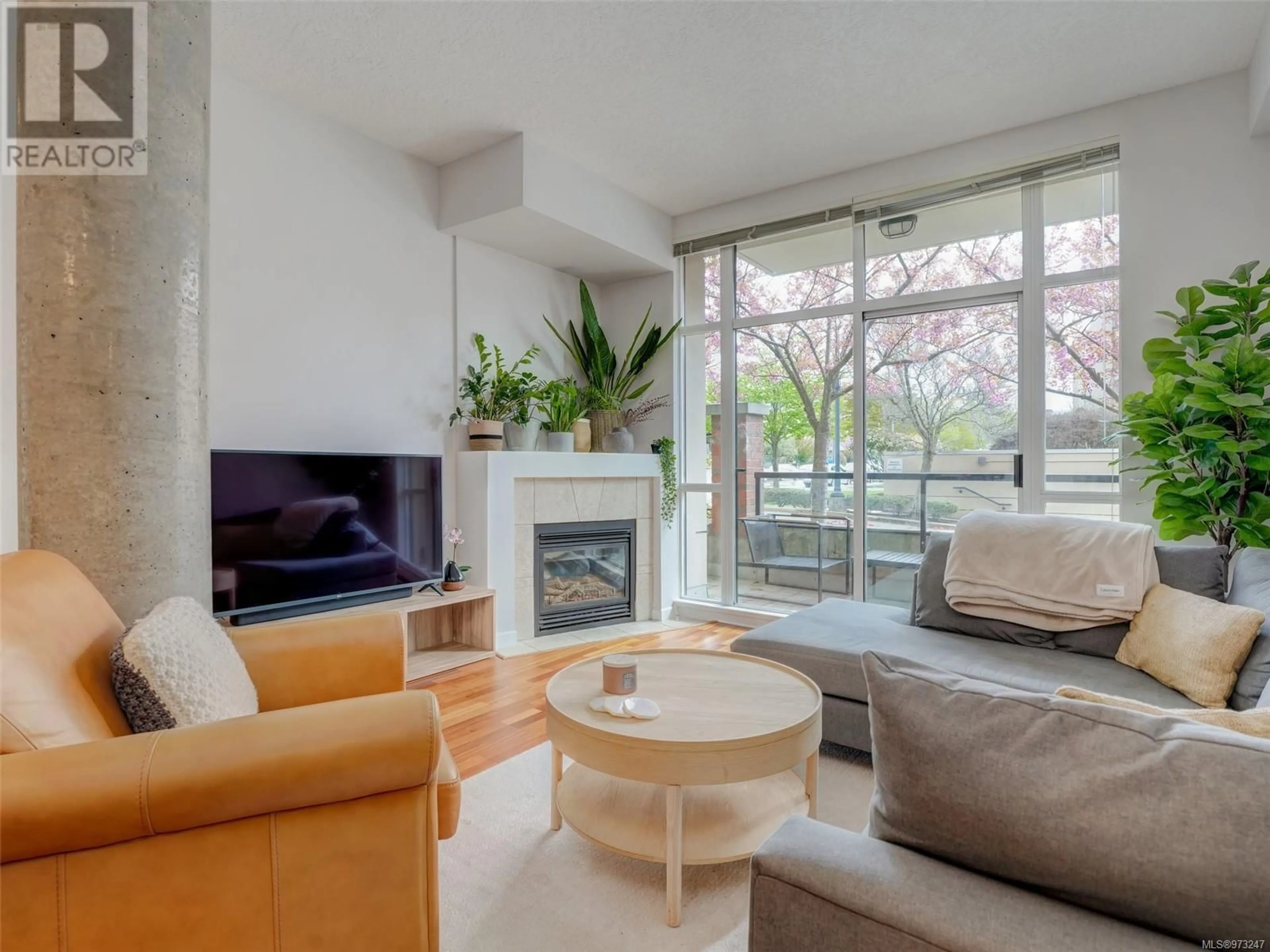 Living room, wood floors for 104 827 Fairfield Rd, Victoria British Columbia V8V5B2