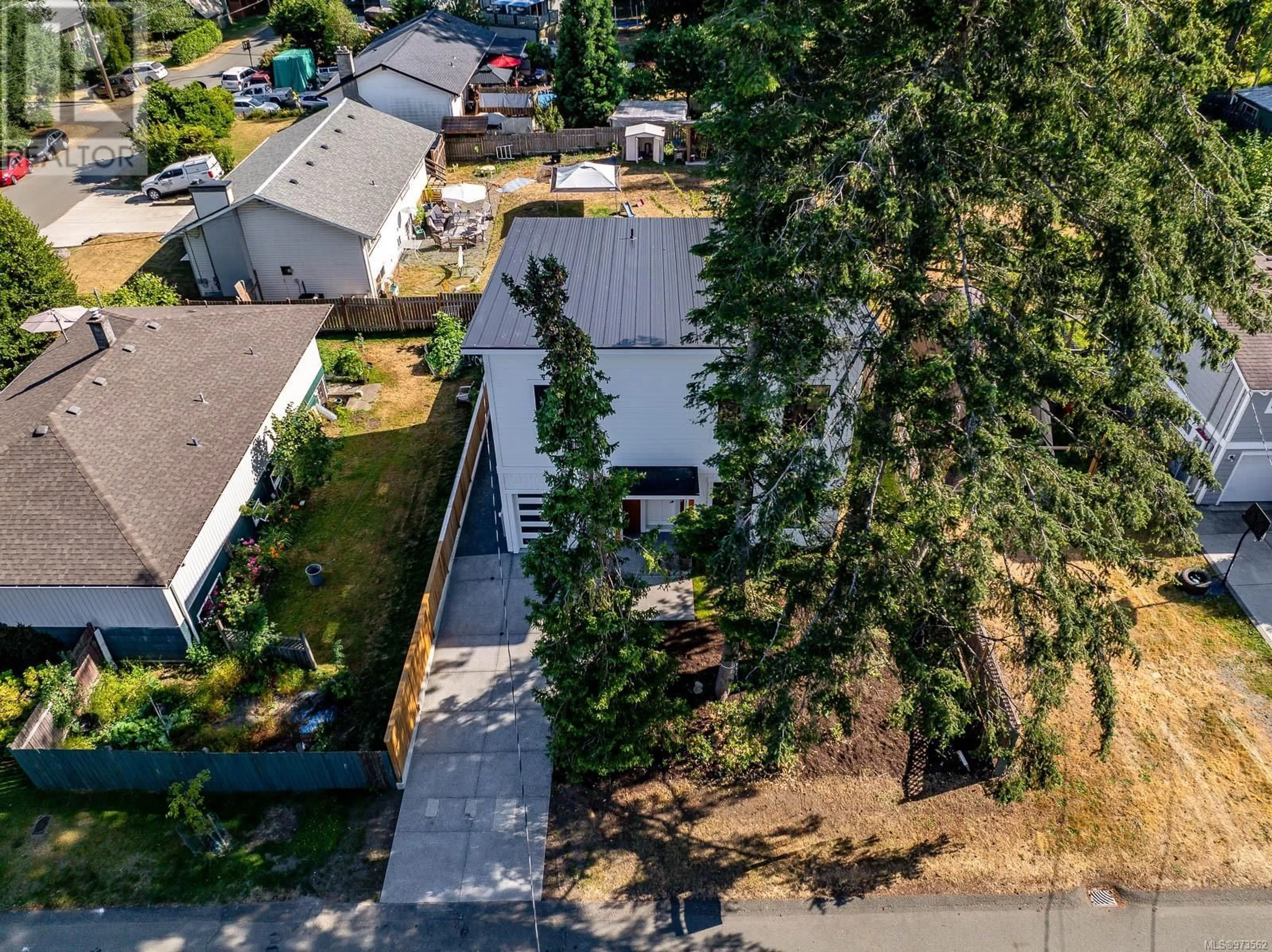 Frontside or backside of a home, the street view for 1635 Dogwood Ave, Comox British Columbia V9M2W8