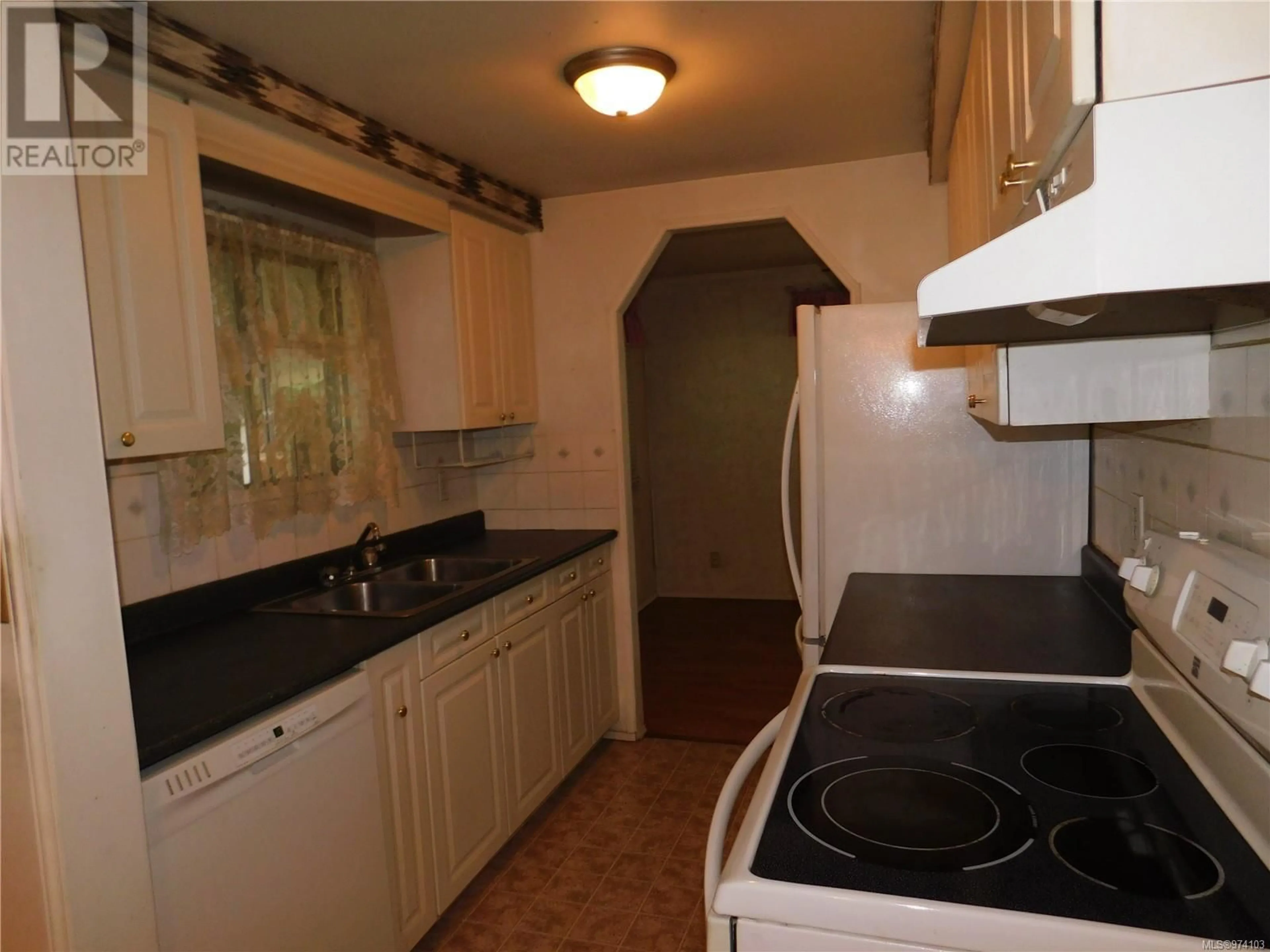 Standard kitchen, wood floors, cottage for 3159 Shawnigan Lake Rd, Shawnigan Lake British Columbia V0R1L6