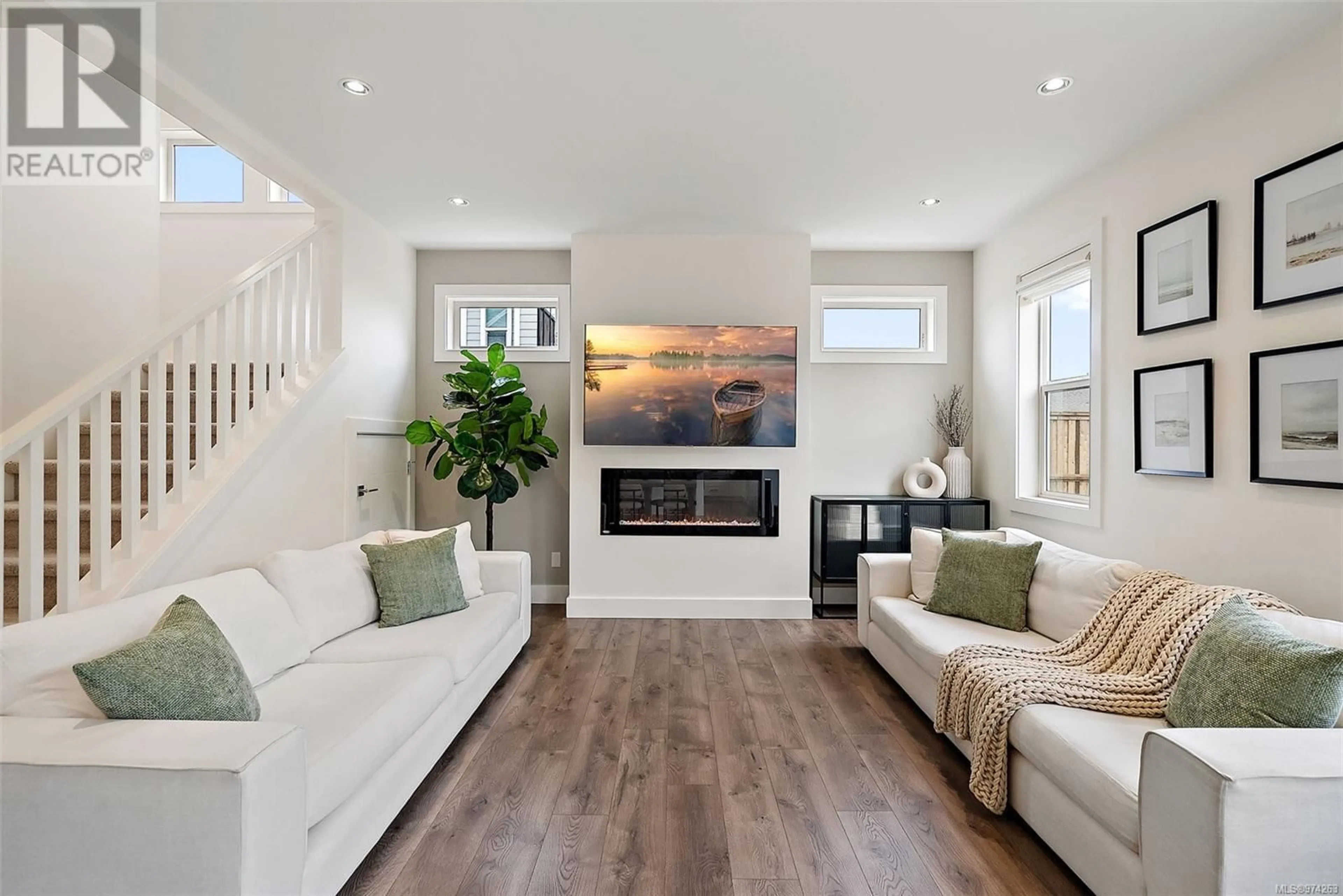 Living room, wood floors for 814 Albatross Pl, Langford British Columbia V9B6T6