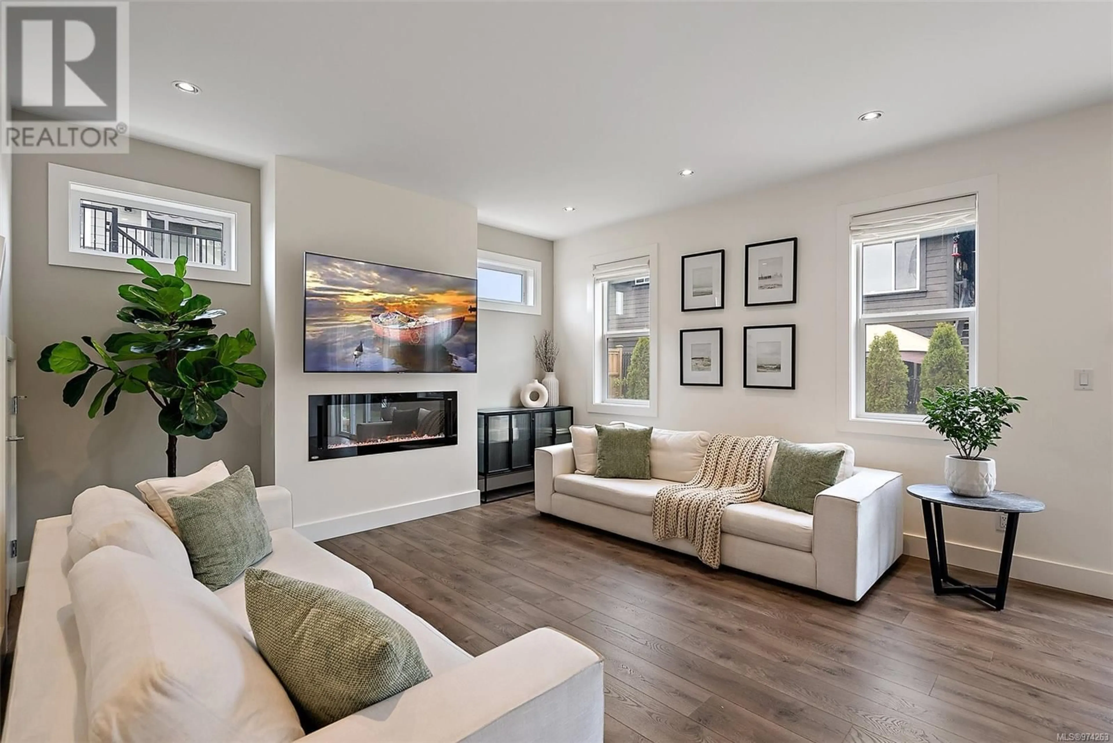 Living room, wood floors for 814 Albatross Pl, Langford British Columbia V9B6T6