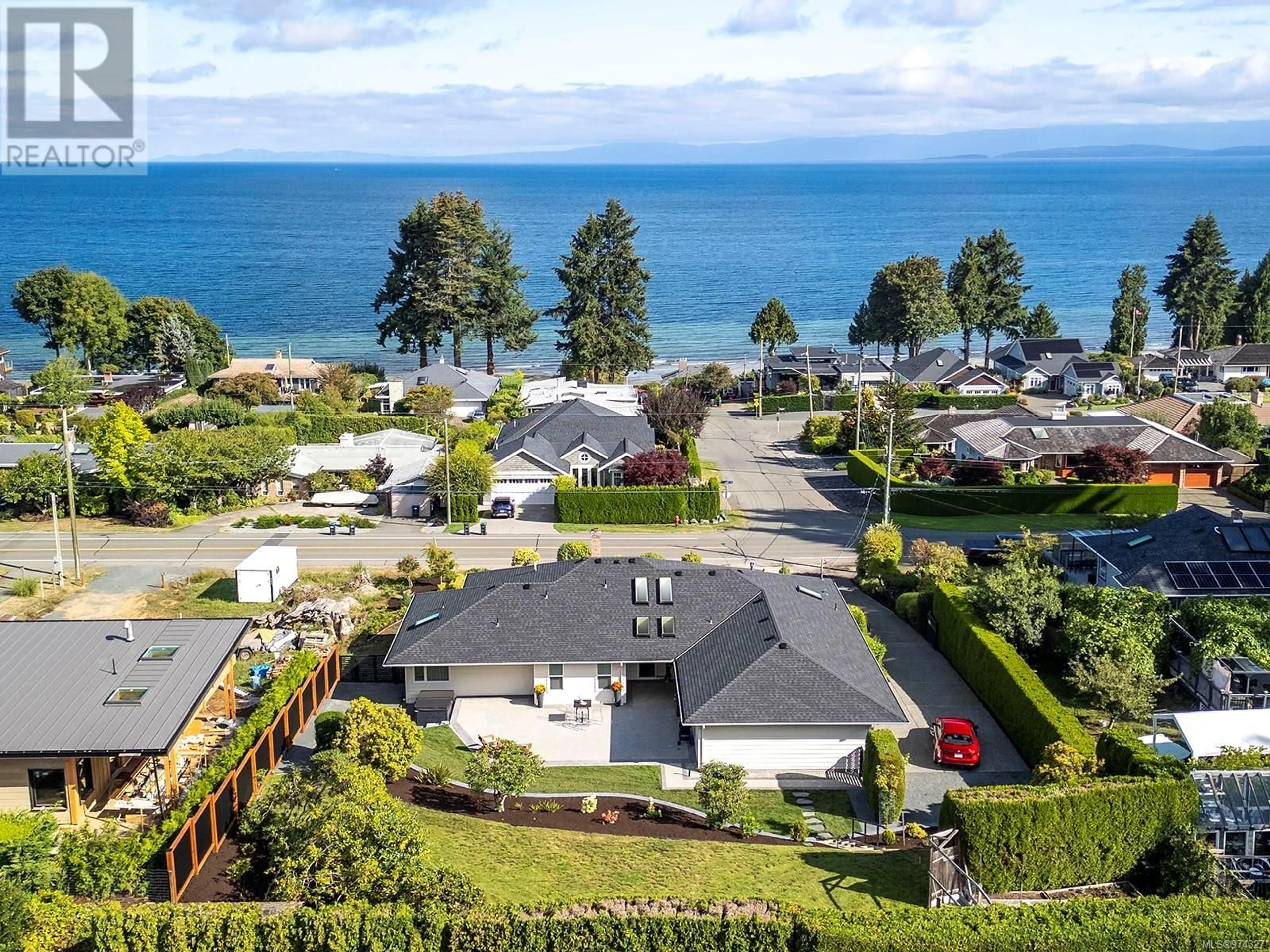 Frontside or backside of a home, cottage for 274 Crescent Rd W, Qualicum Beach British Columbia V9K1J9