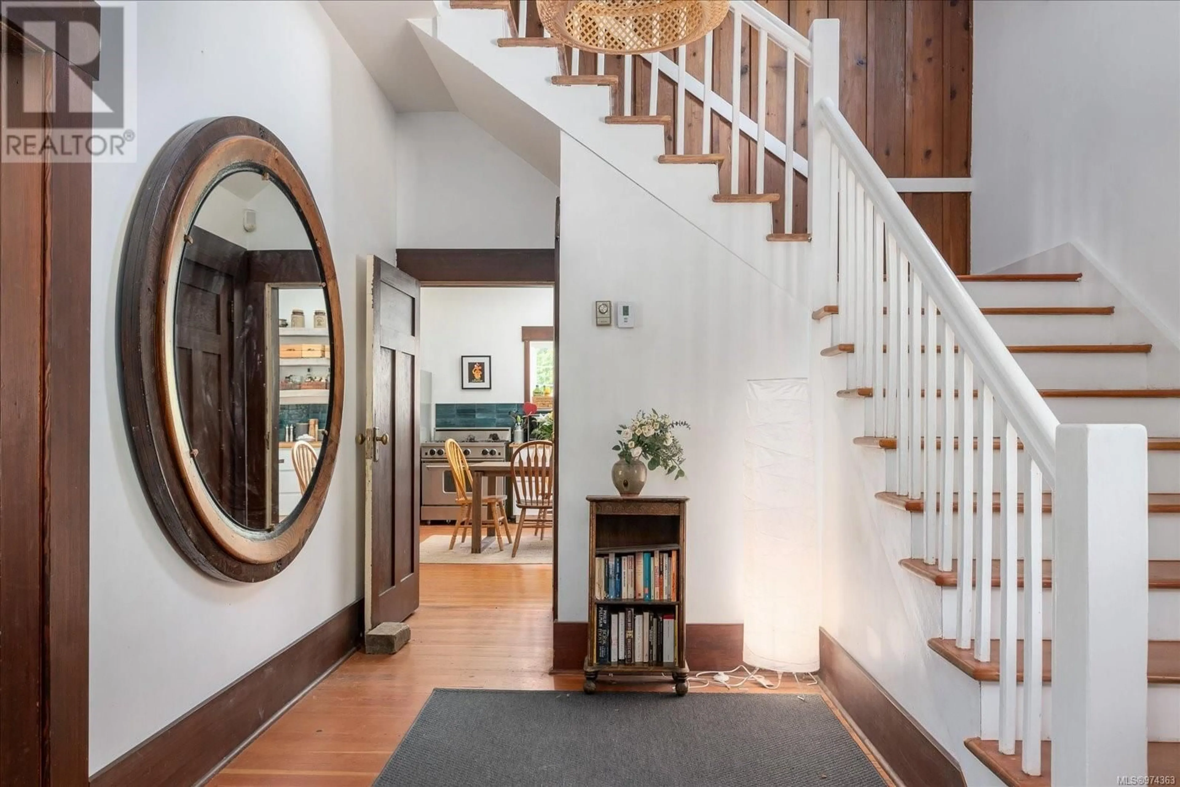 Indoor entryway, wood floors for 5535 Kitsuksis Rd, Port Alberni British Columbia V9Y7M6