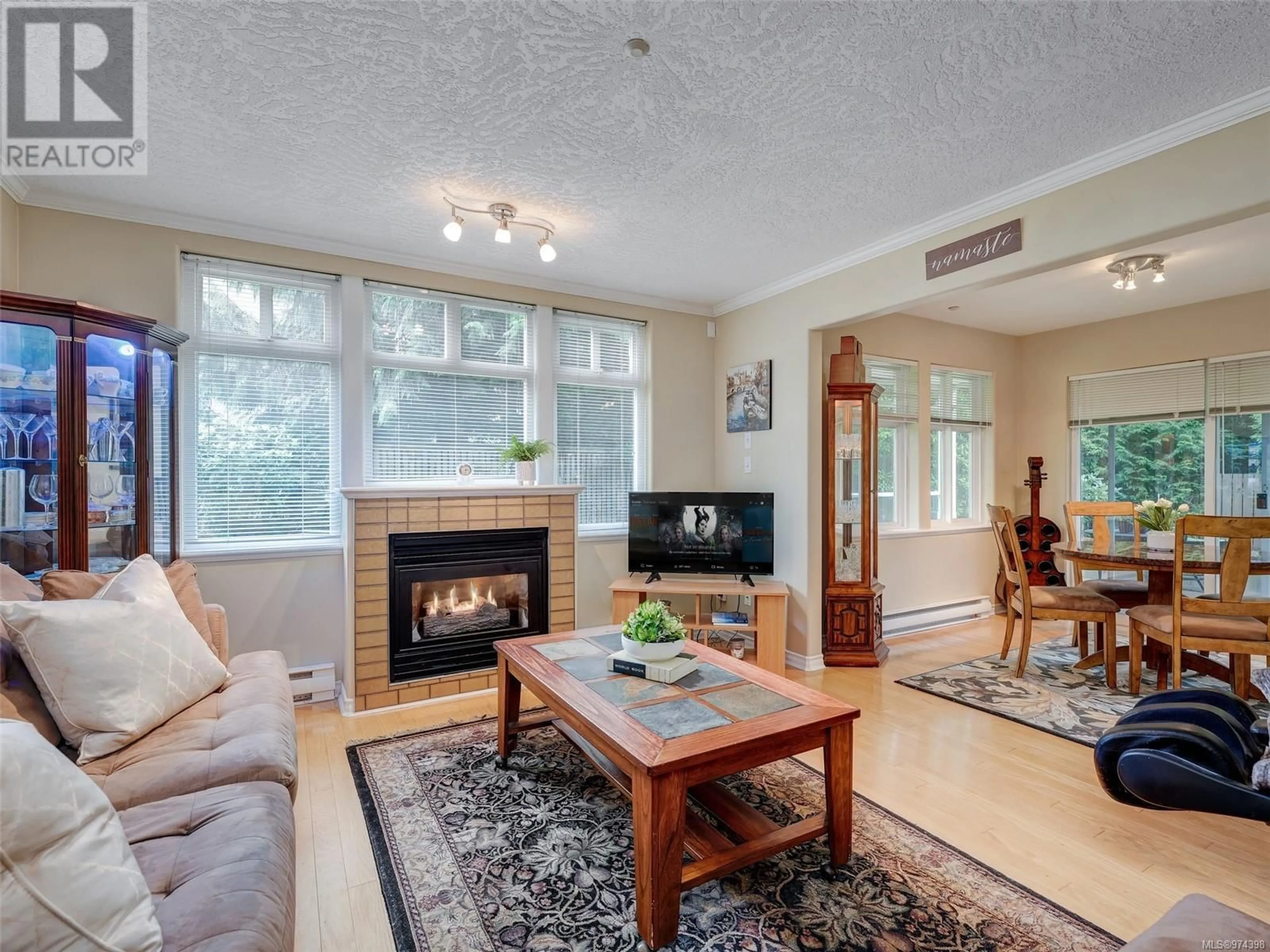 Living room for 103 1663 McKenzie Ave, Saanich British Columbia V8N1A6