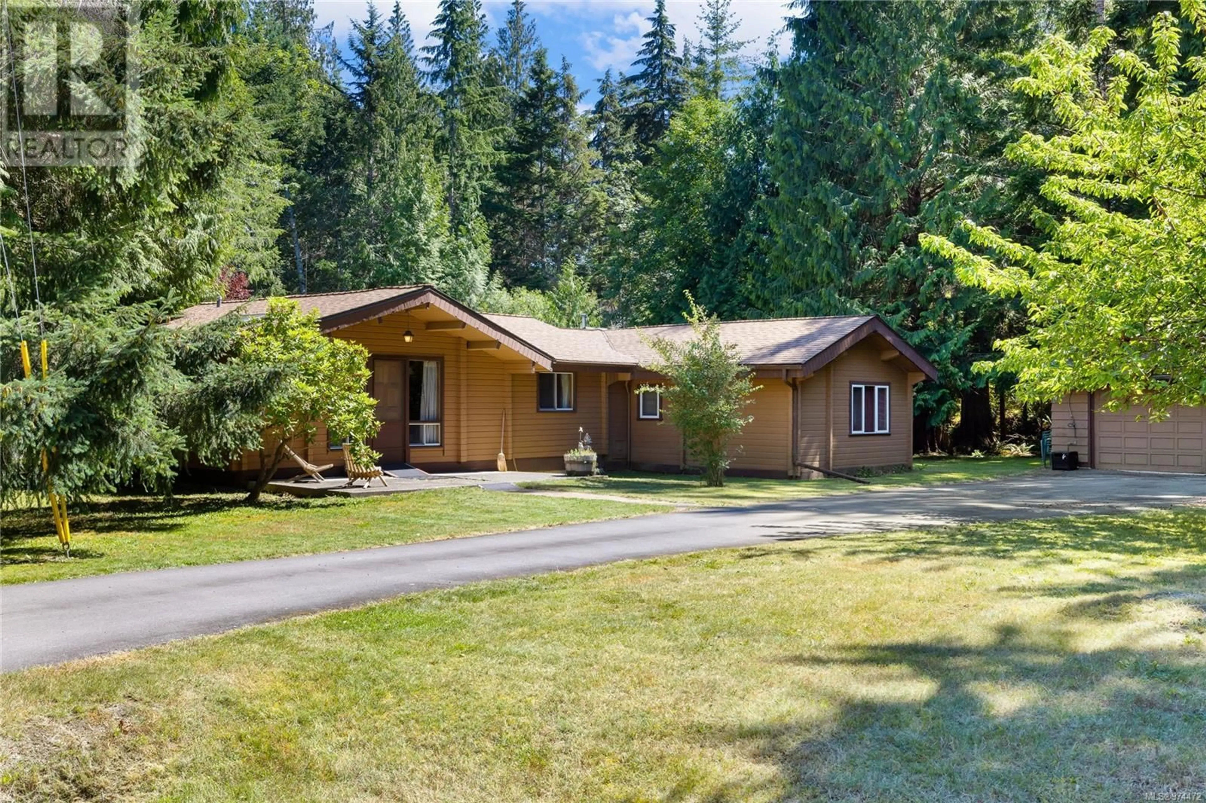 Frontside or backside of a home, cottage for 3826 CHARLTON Dr, Qualicum Beach British Columbia V9K1Z3