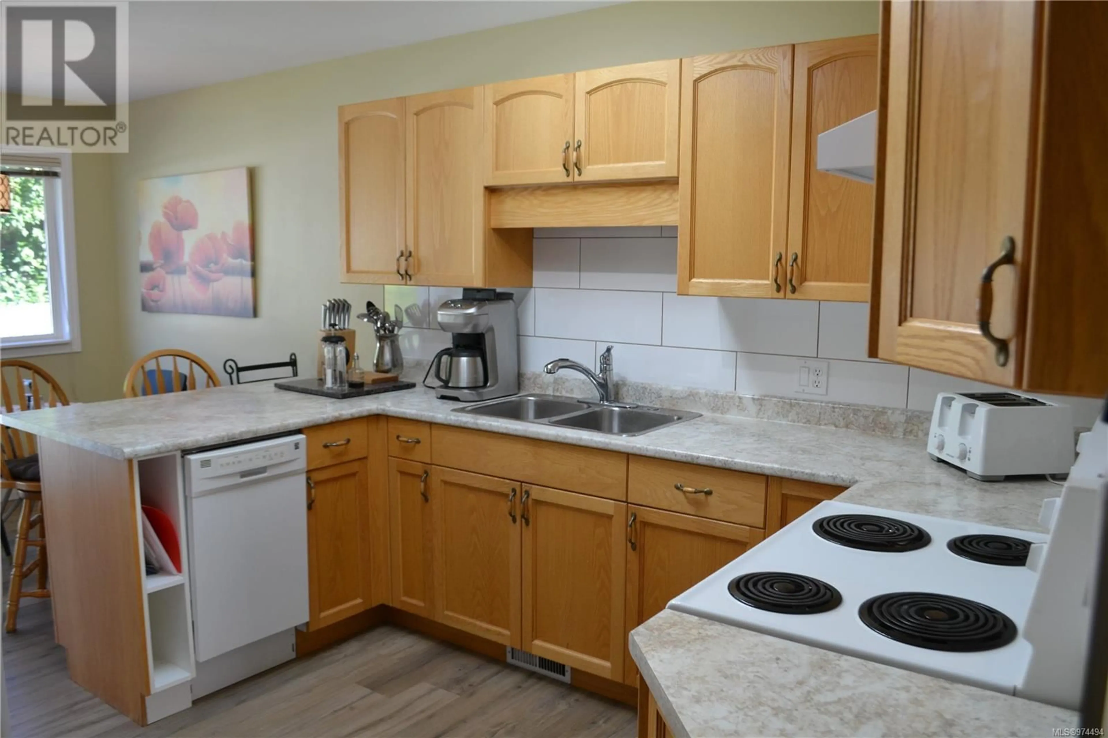 Standard kitchen, wood floors, cottage for 17 6111 Sayward Rd, Duncan British Columbia V9L5J4