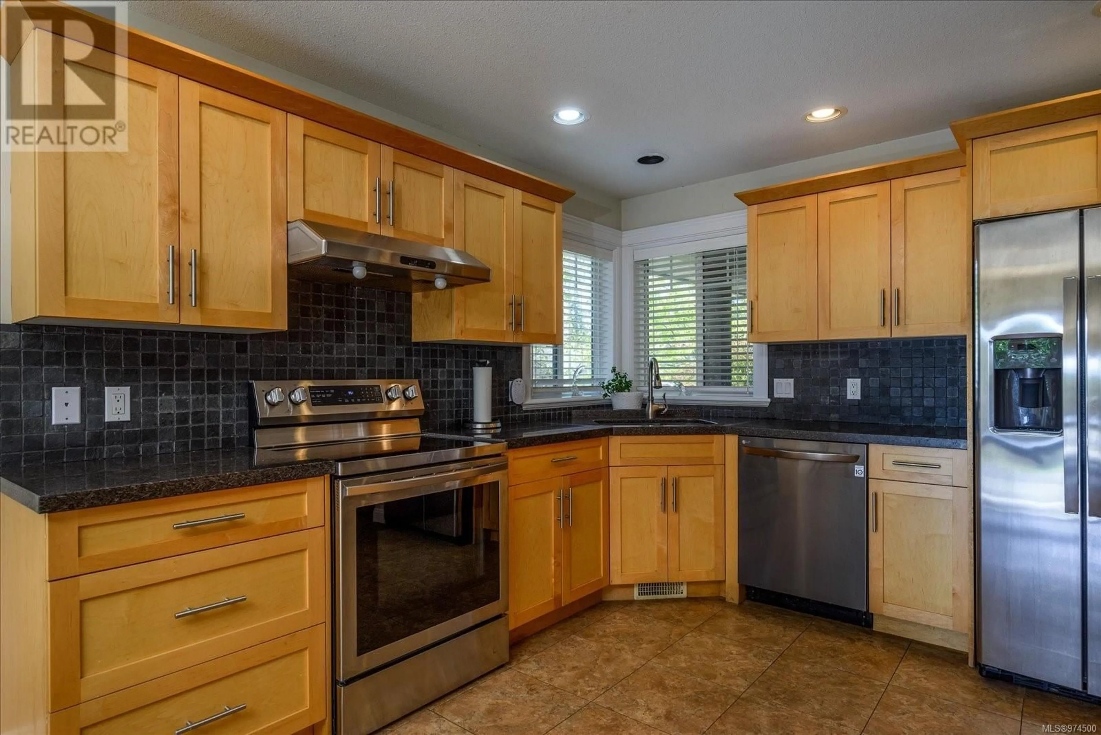 Standard kitchen for 2760 Tamara Dr, Nanaimo British Columbia V9T6S5