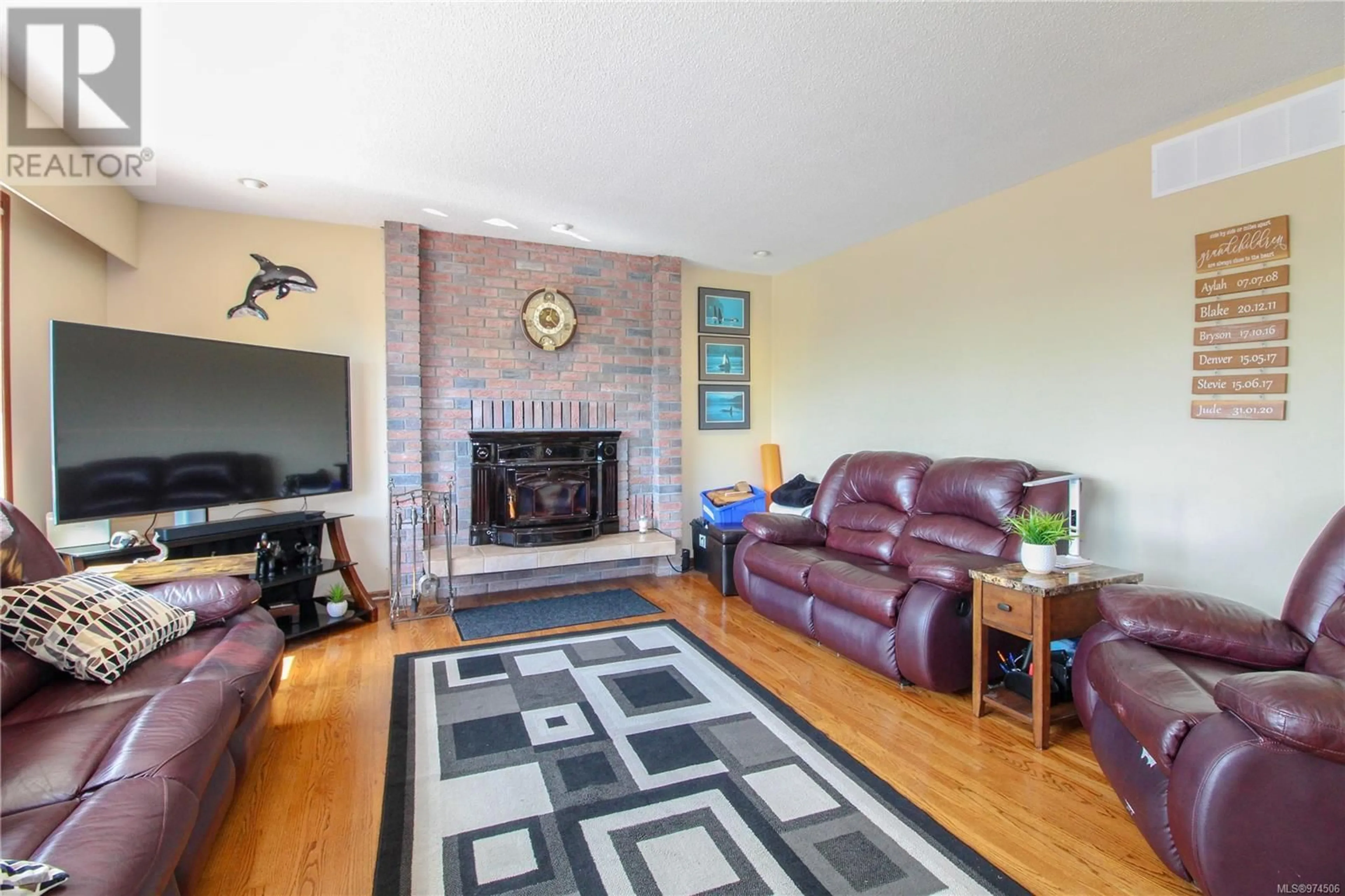 Living room, wood floors for 2436 Ocean Ave, Sidney British Columbia V8L1T4