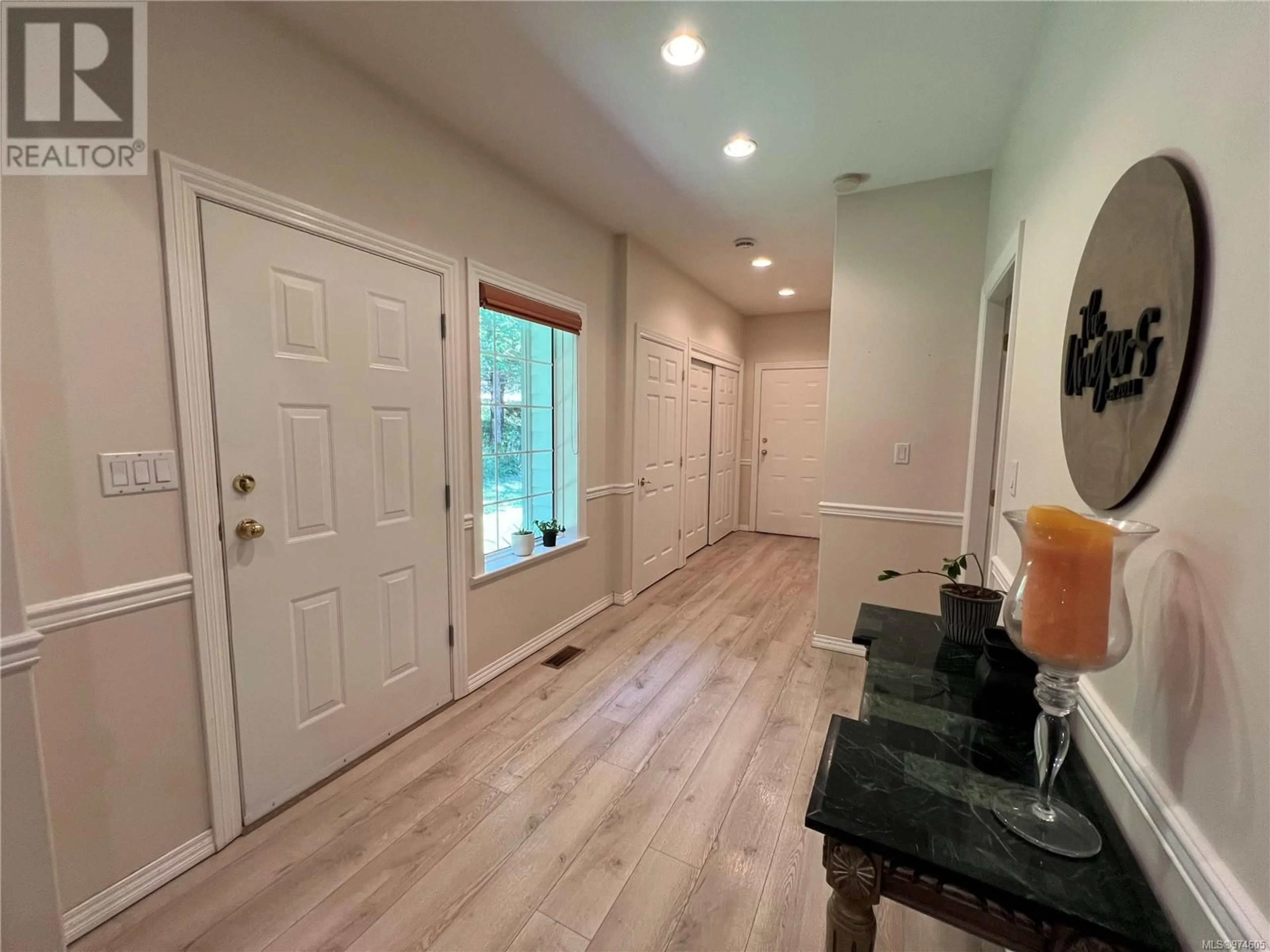 Indoor entryway for 493 MAQUINNA CRESCENT, Gold River British Columbia V0P1G0