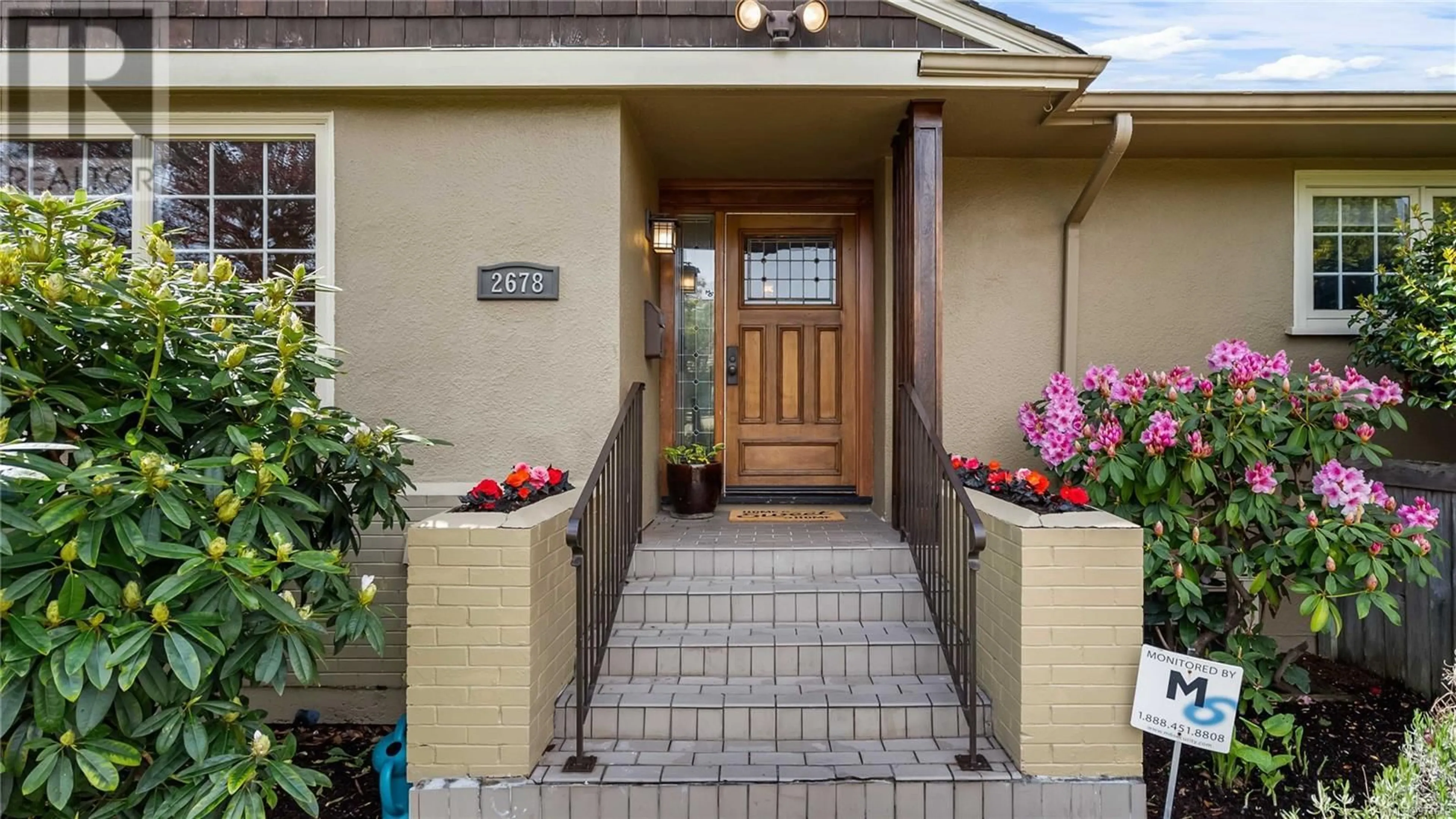 Indoor entryway, wood floors for 2678 Dunlevy St, Oak Bay British Columbia V8R5Z2