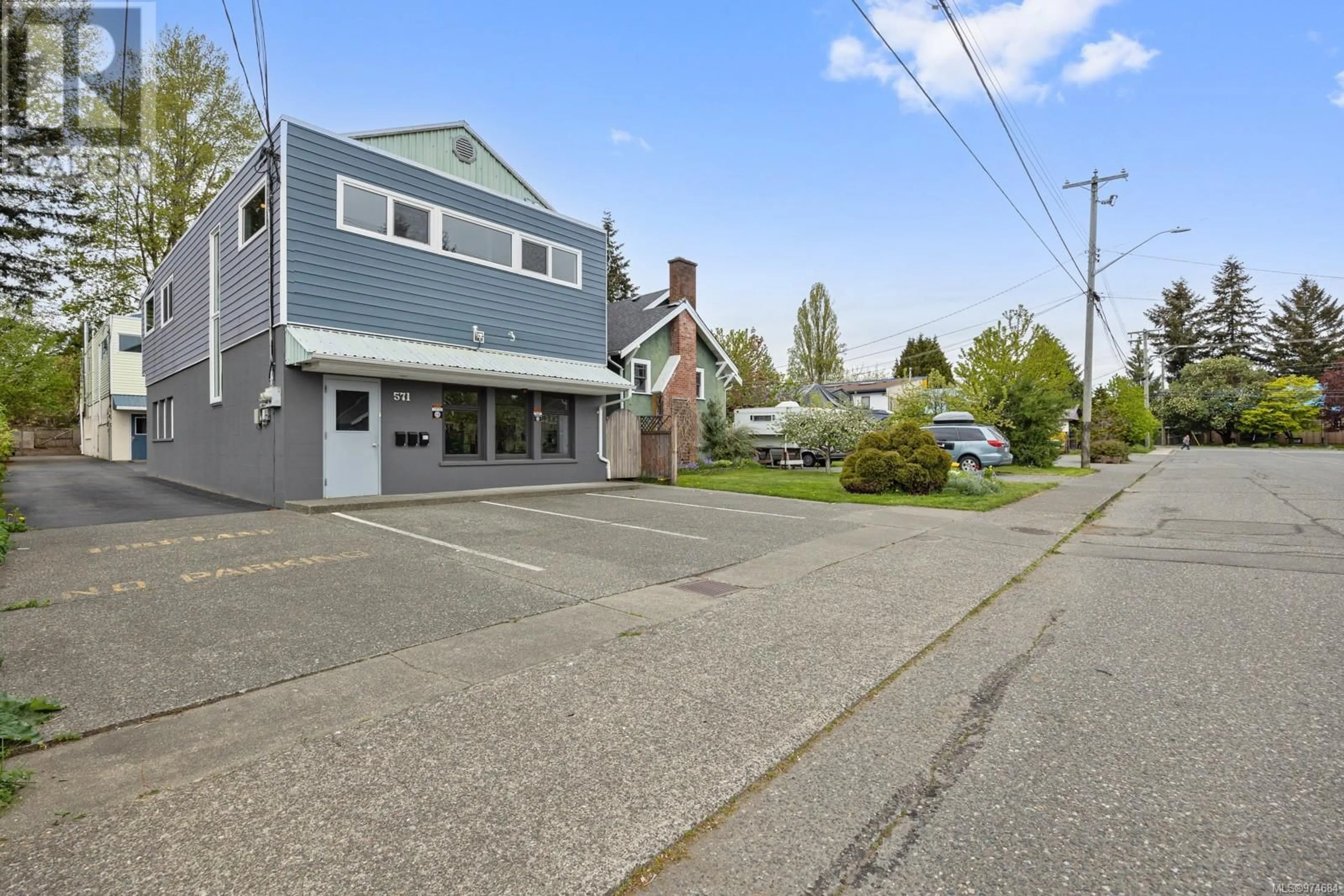 A pic from exterior of the house or condo, the front or back of building for 571A McPhee Ave, Courtenay British Columbia V9N2Z7