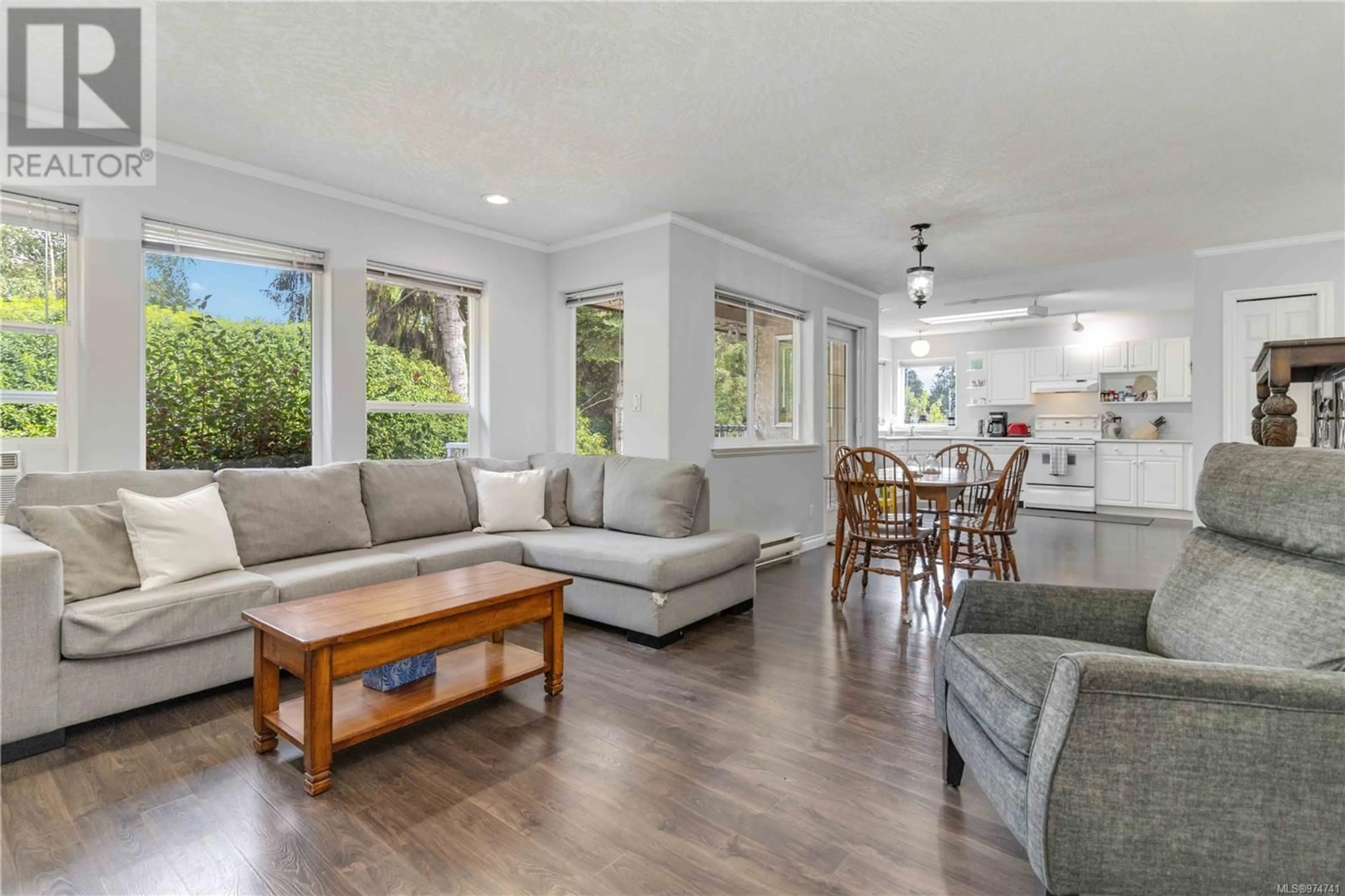 Living room, wood floors for 2631 Capital Hts, Victoria British Columbia V8T3M1