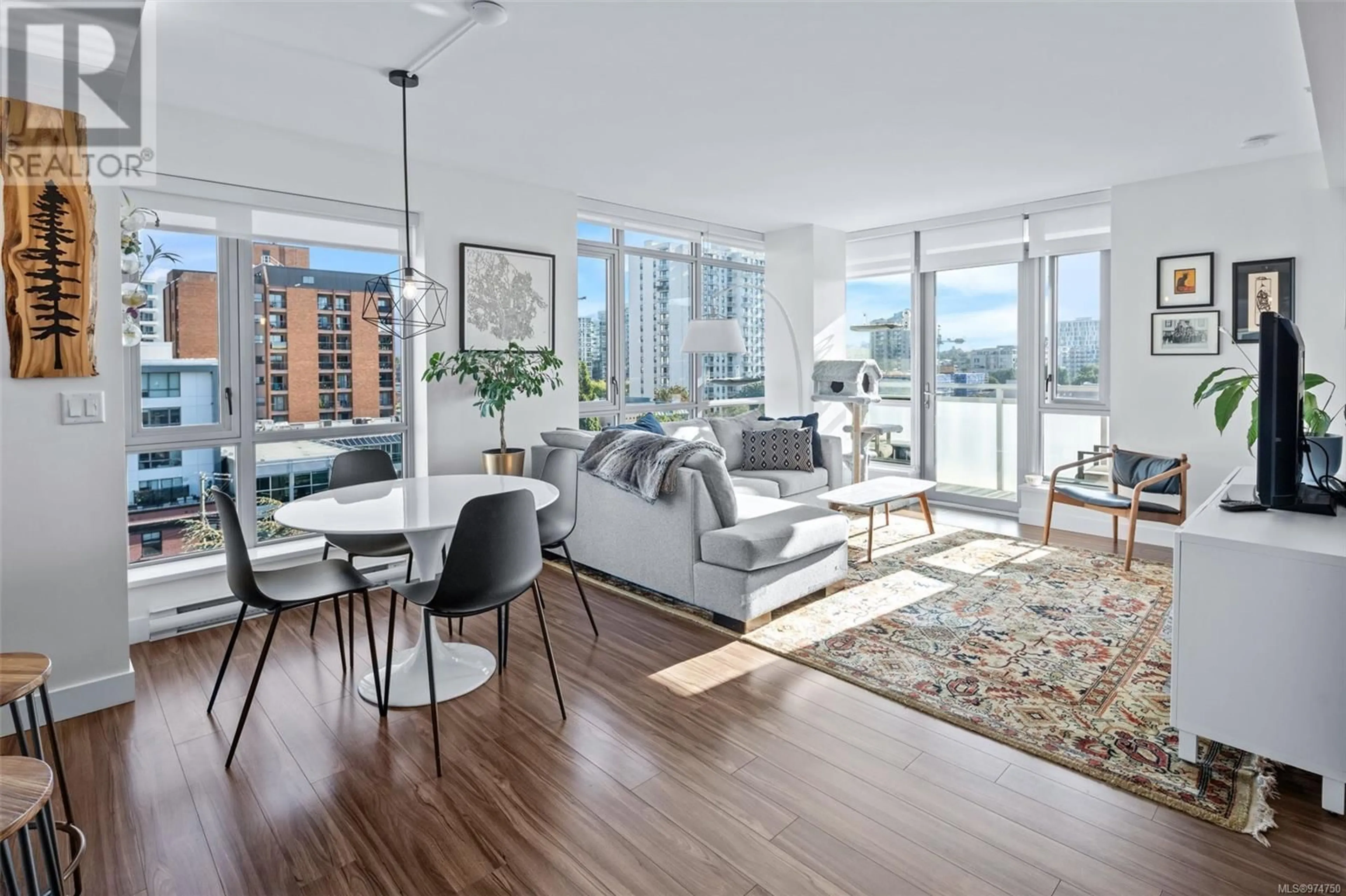 Living room, wood floors for 704 838 Broughton St, Victoria British Columbia V8W1E4