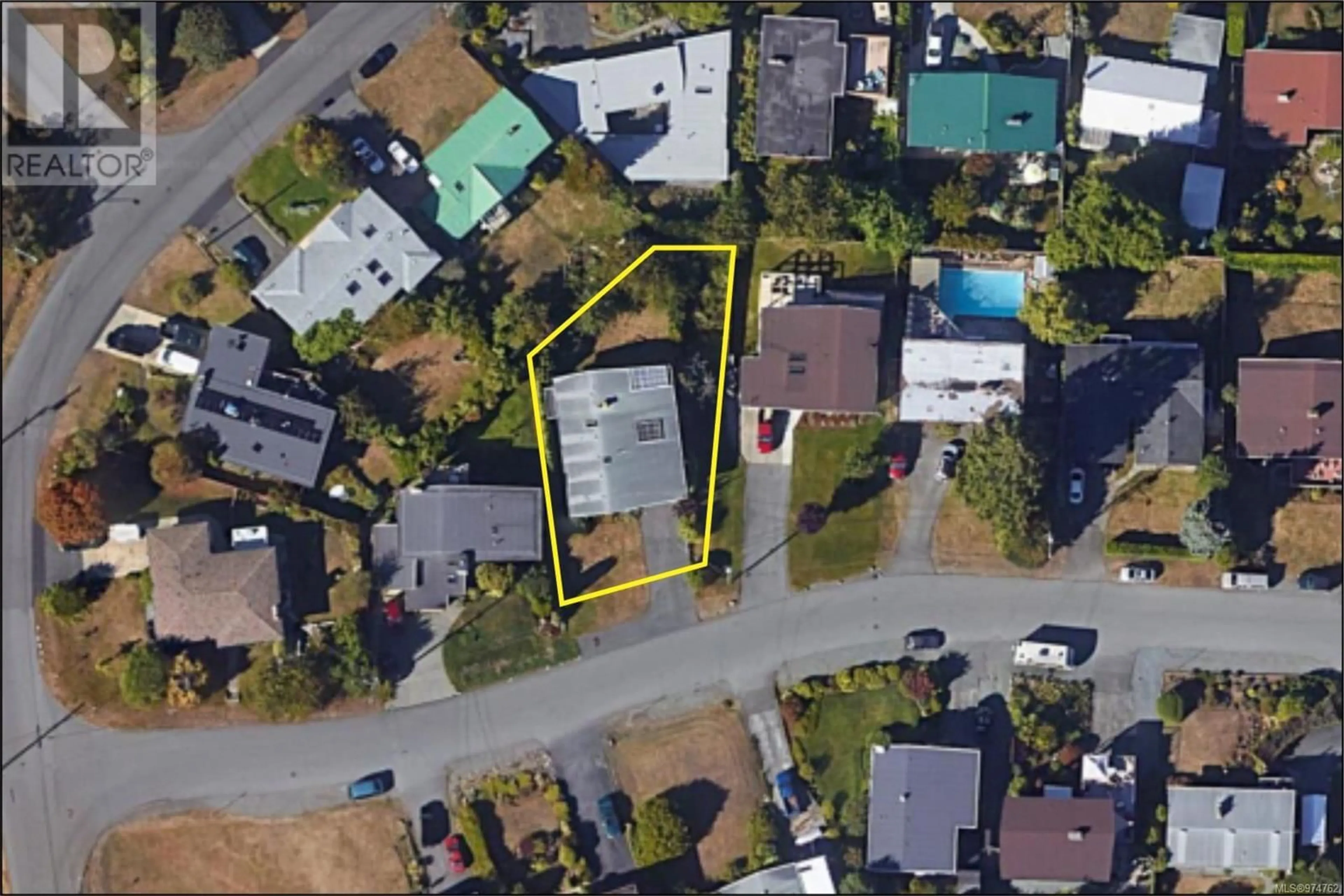 A pic from outside/outdoor area/front of a property/back of a property/a pic from drone, street for 960 Malaspina Cres, Nanaimo British Columbia V9S2Z7