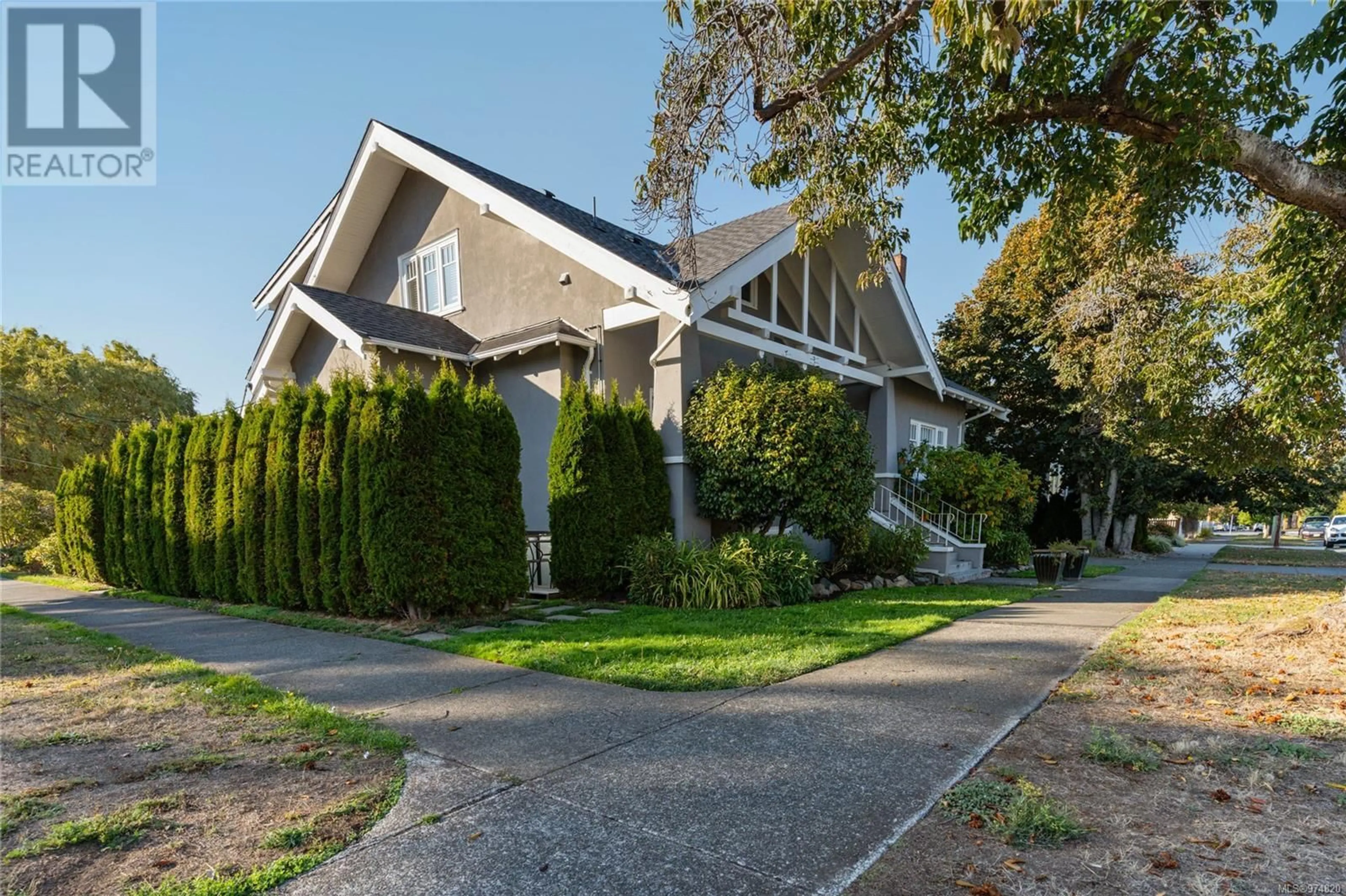 Frontside or backside of a home, cottage for 62 Cambridge St, Victoria British Columbia V8V4A9