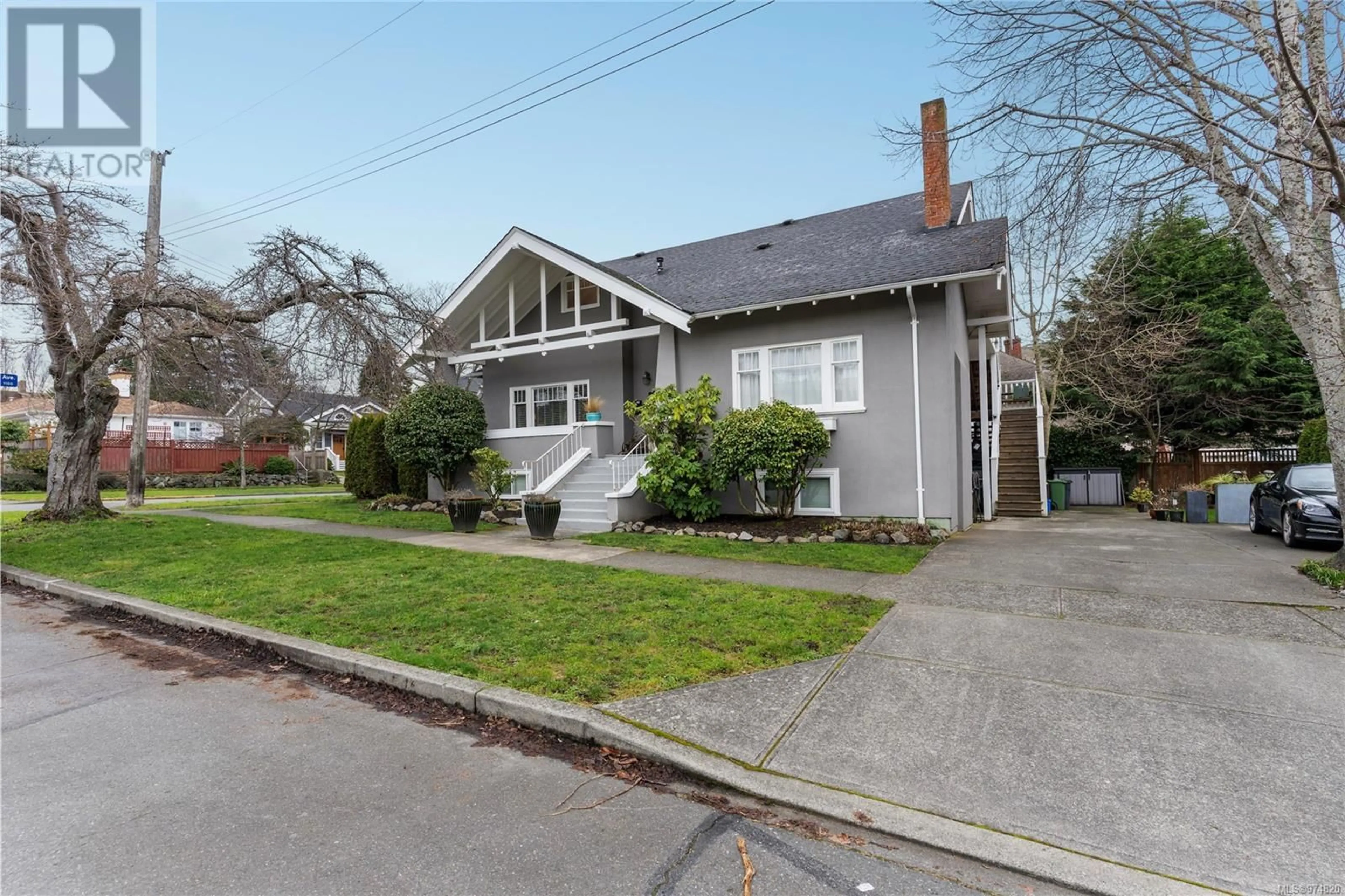 Frontside or backside of a home, the street view for 62 Cambridge St, Victoria British Columbia V8V4A9