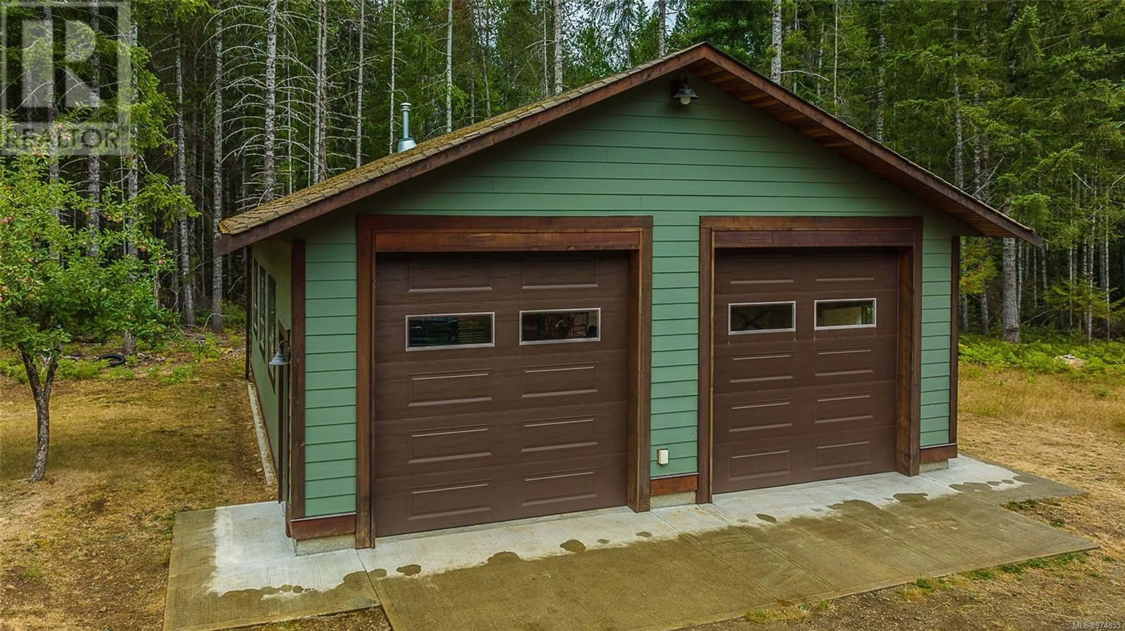 Indoor garage for 4775 Anderson Ave, Bowser British Columbia V0R1G0