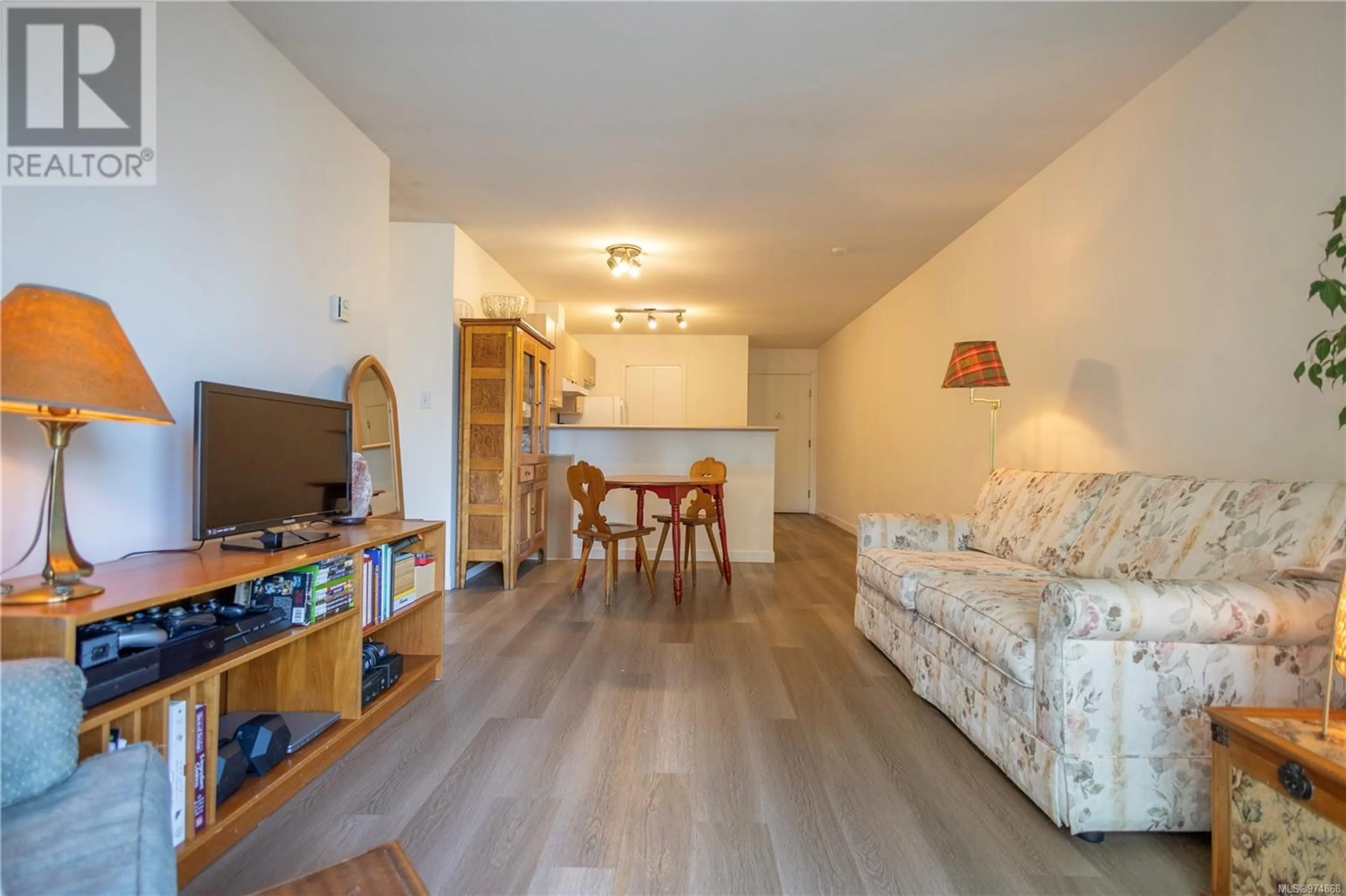 Living room, wood floors for 406 827 North Park St, Victoria British Columbia V8W3Y3