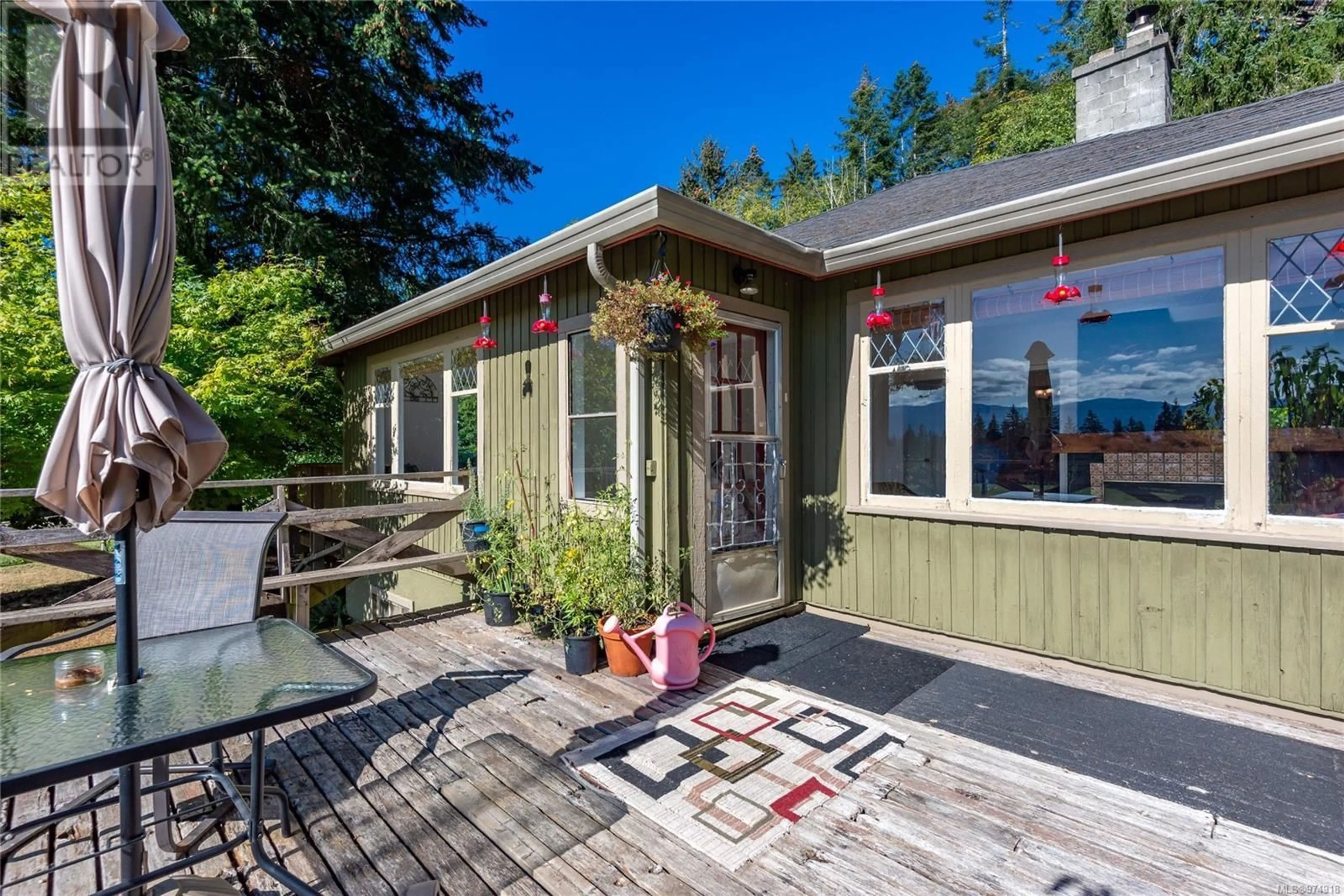 Patio, street for 5248 Island Hwy N, Courtenay British Columbia V9J1S7