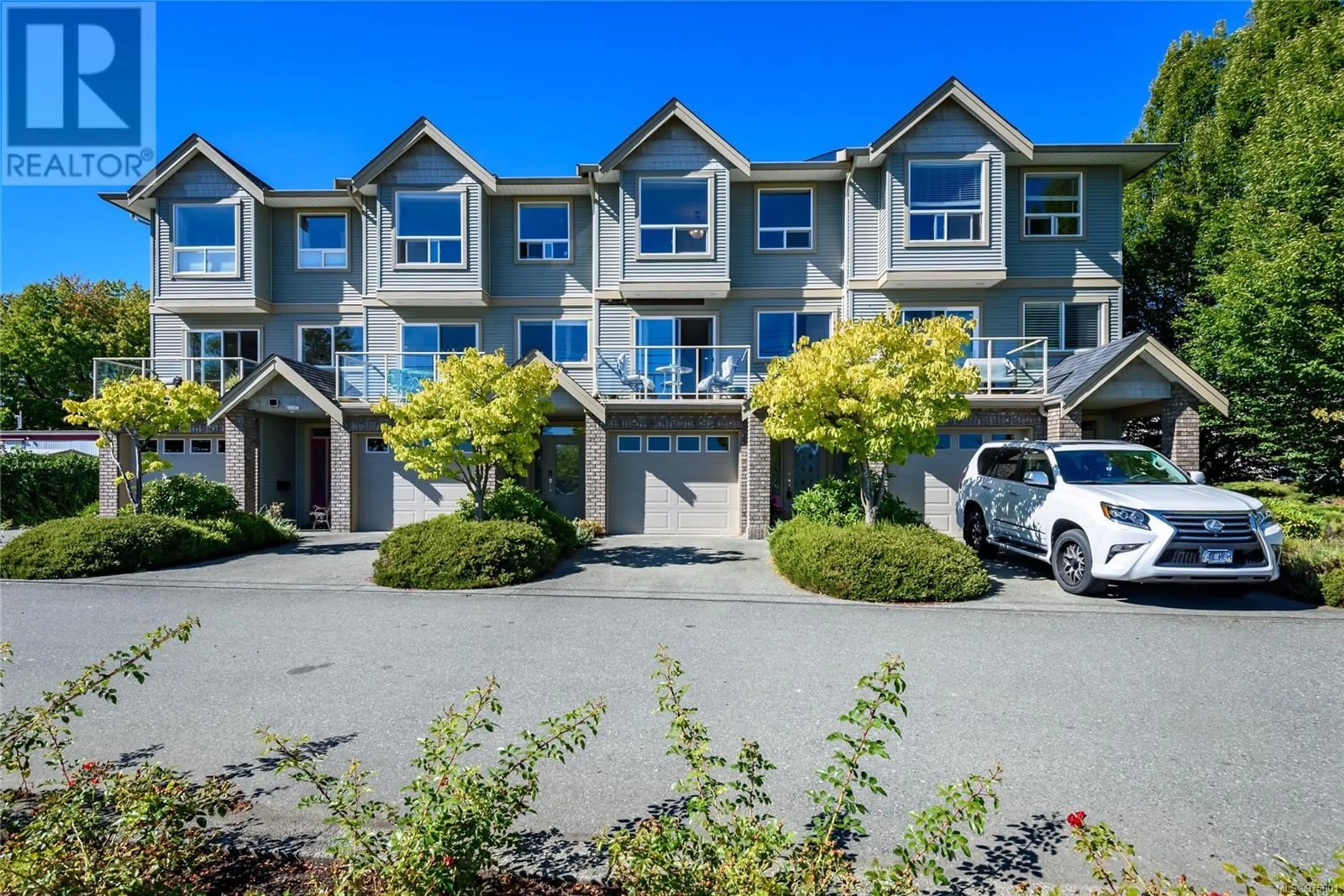 A pic from exterior of the house or condo, the street view for 3 2475 Mansfield Dr, Courtenay British Columbia V9N2M2