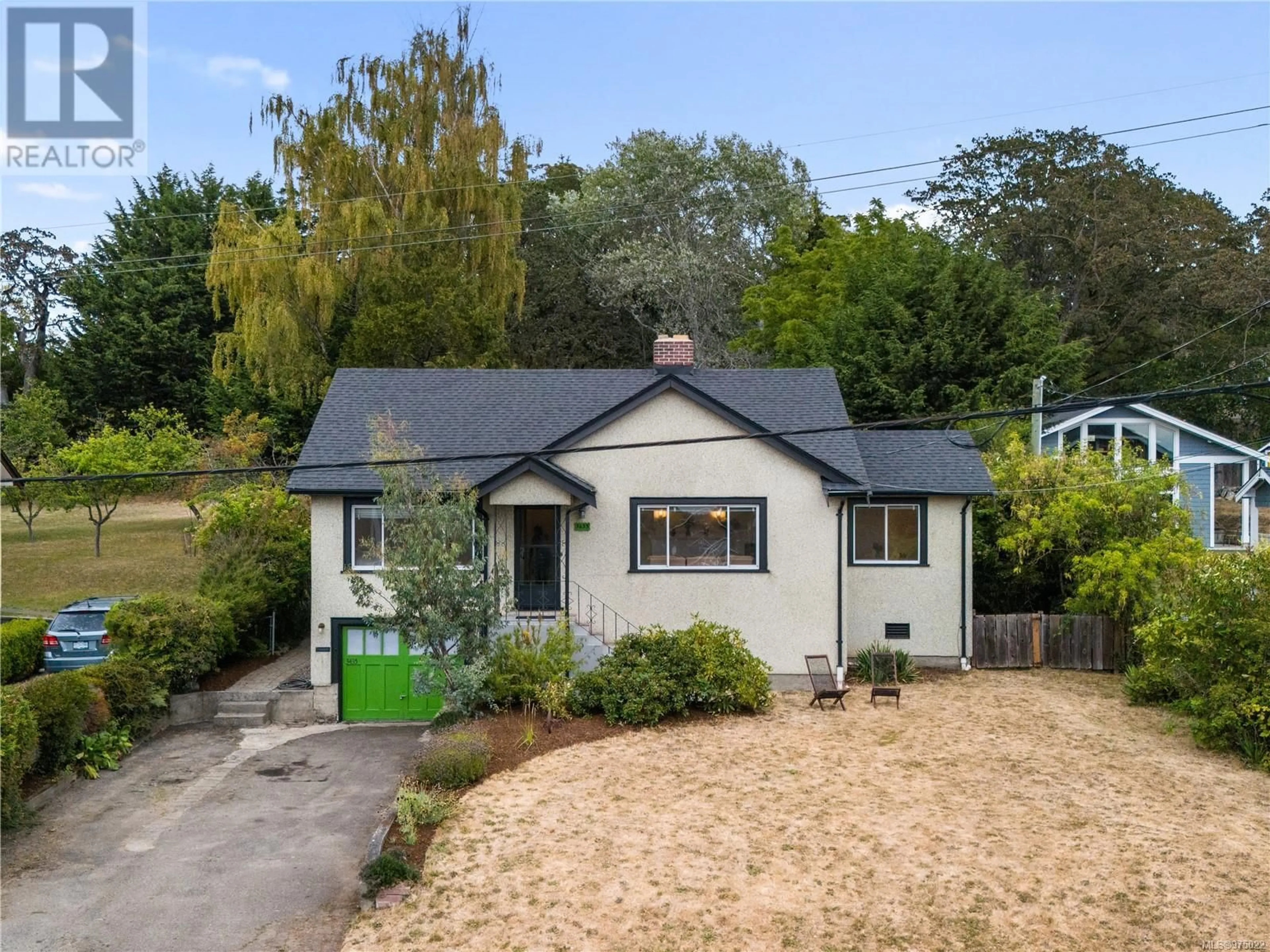 Cottage for 3435 Lovat Ave, Saanich British Columbia V8X1T8