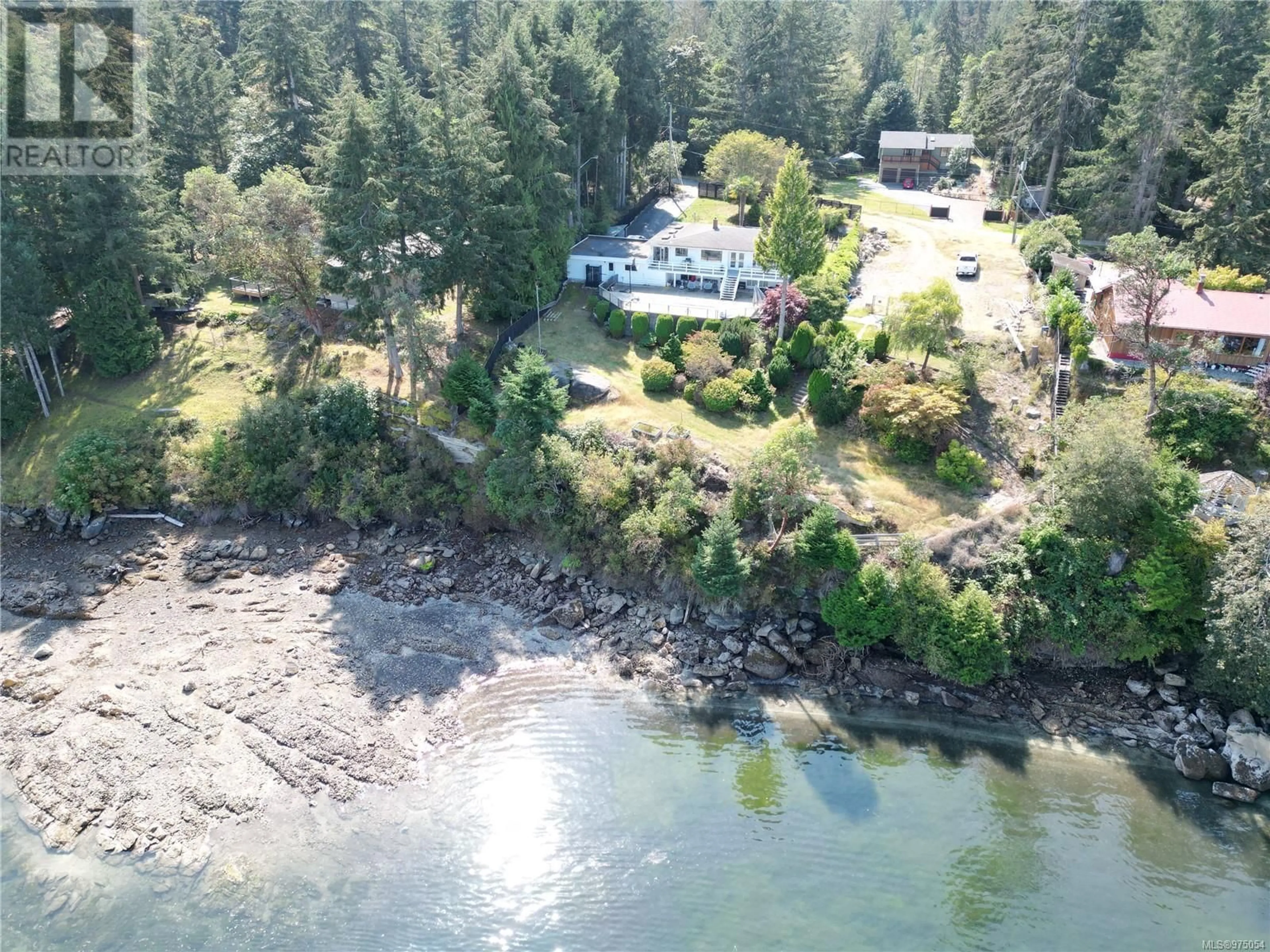 Cottage for 3194 Hewstone Rd, Nanaimo British Columbia V8X1W8